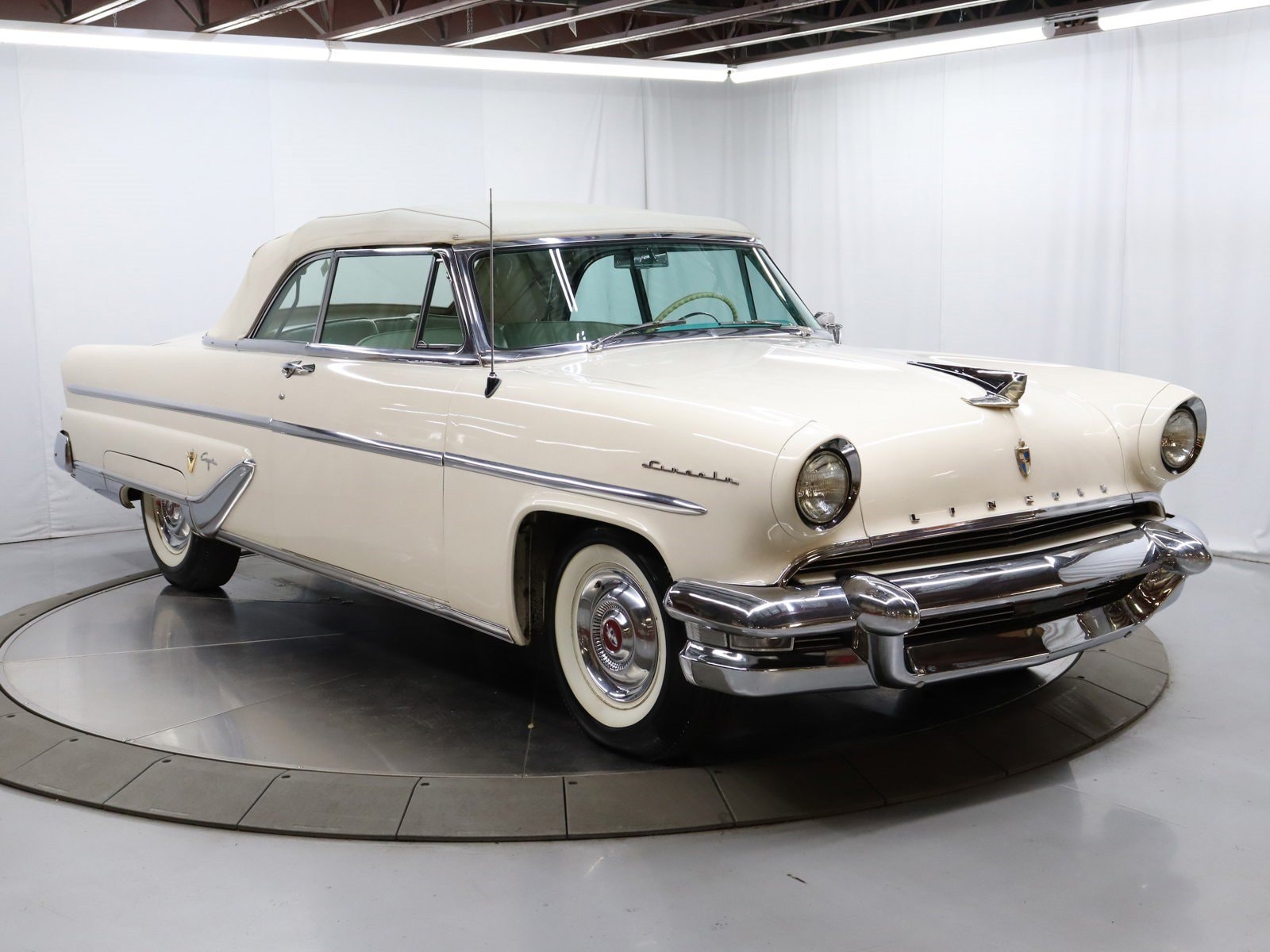 1955 Lincoln Capri 2