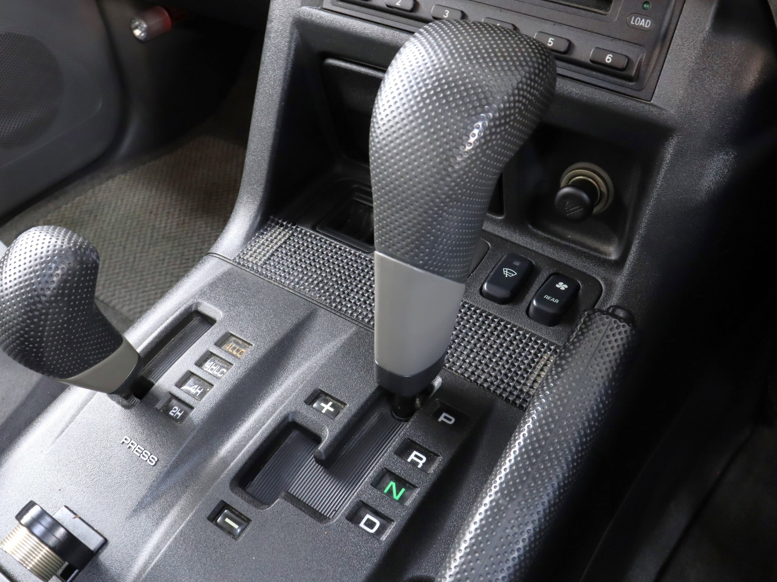 2000 Mitsubishi Pajero 12