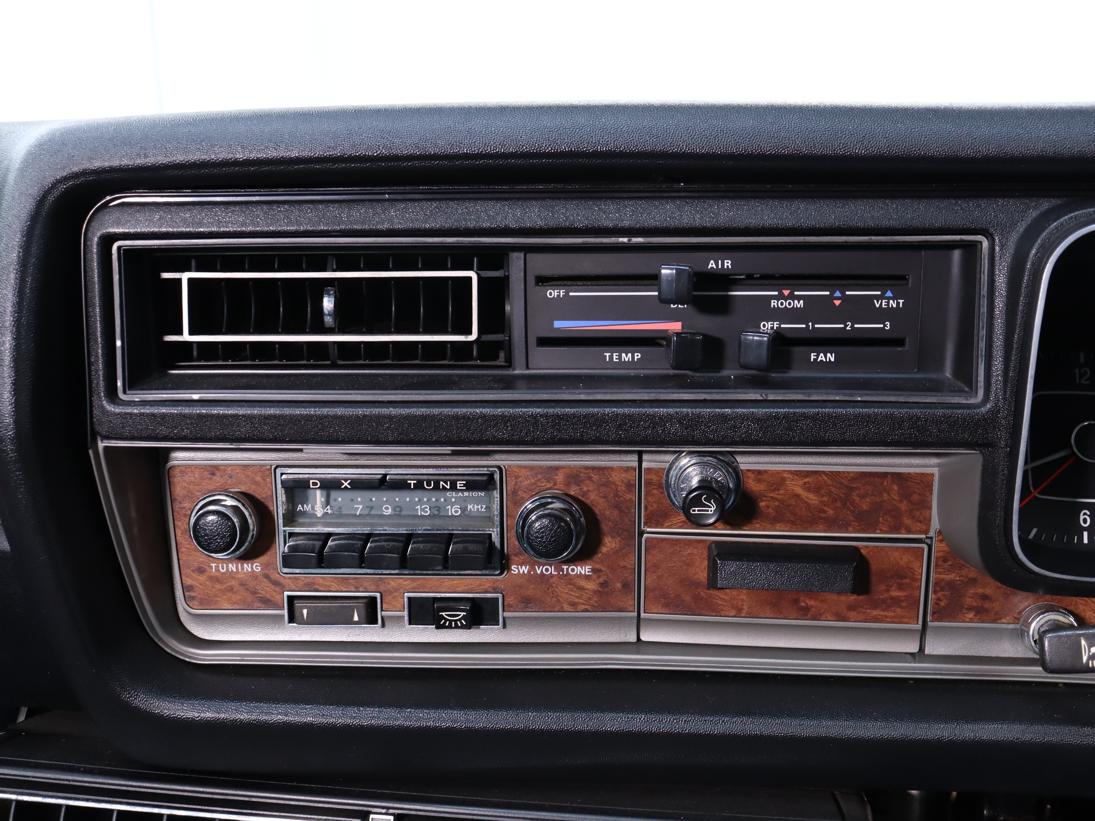 1974 Nissan Cedric 12