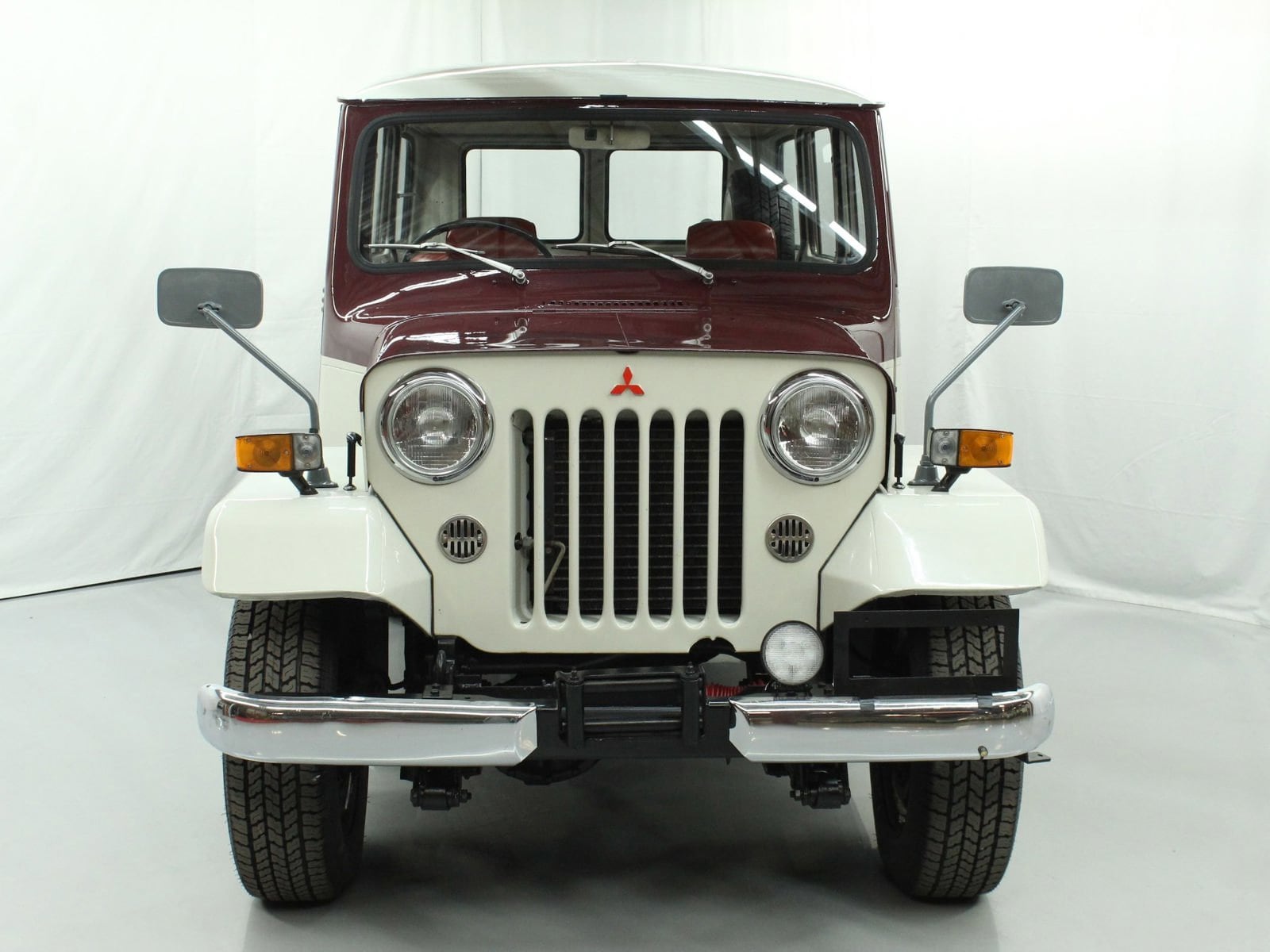 1975 Mitsubishi Jeep 4