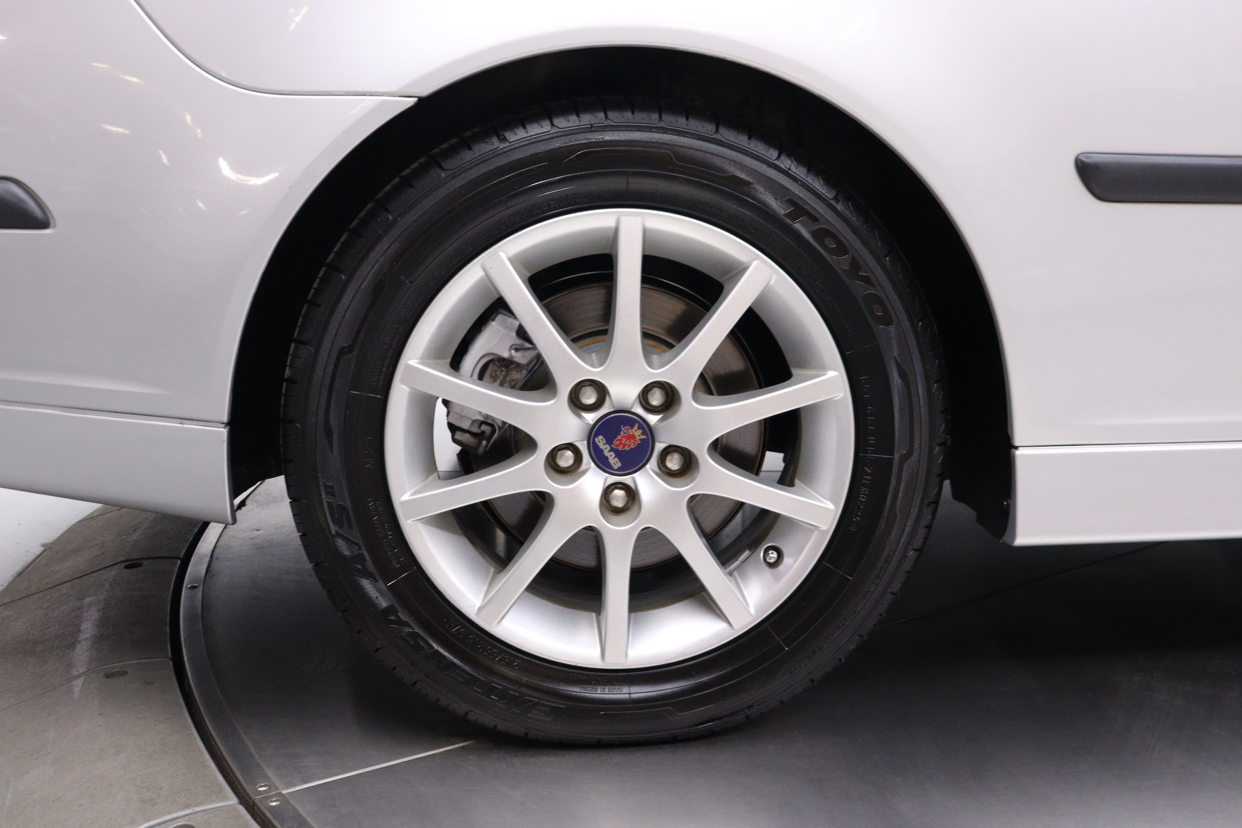 2004 Saab 2.0T 9-3 36