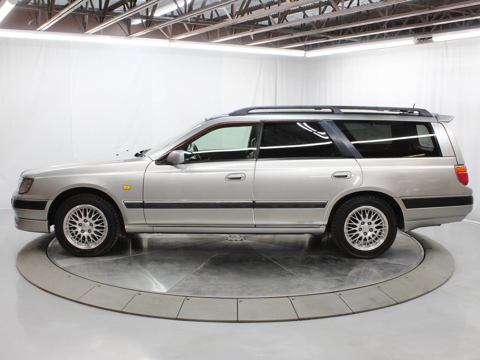 1997 Nissan Stagea 4