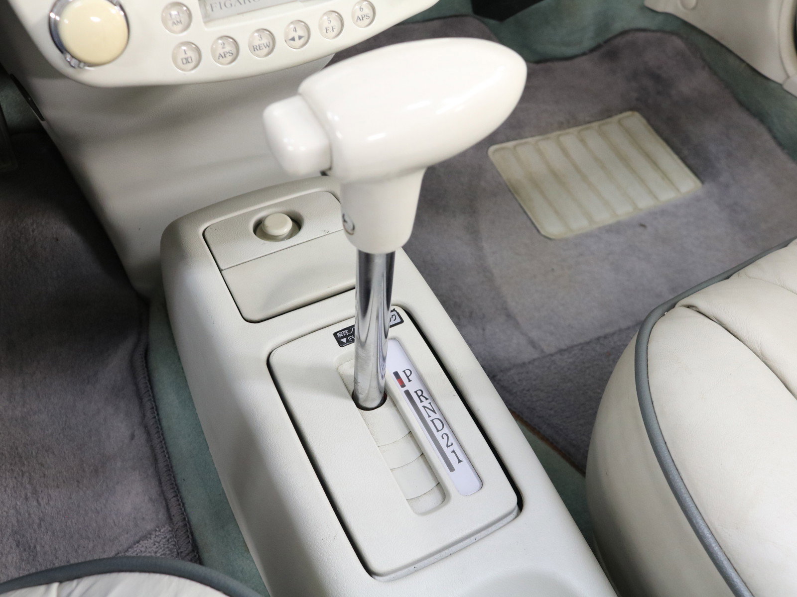 1991 Nissan Figaro 17