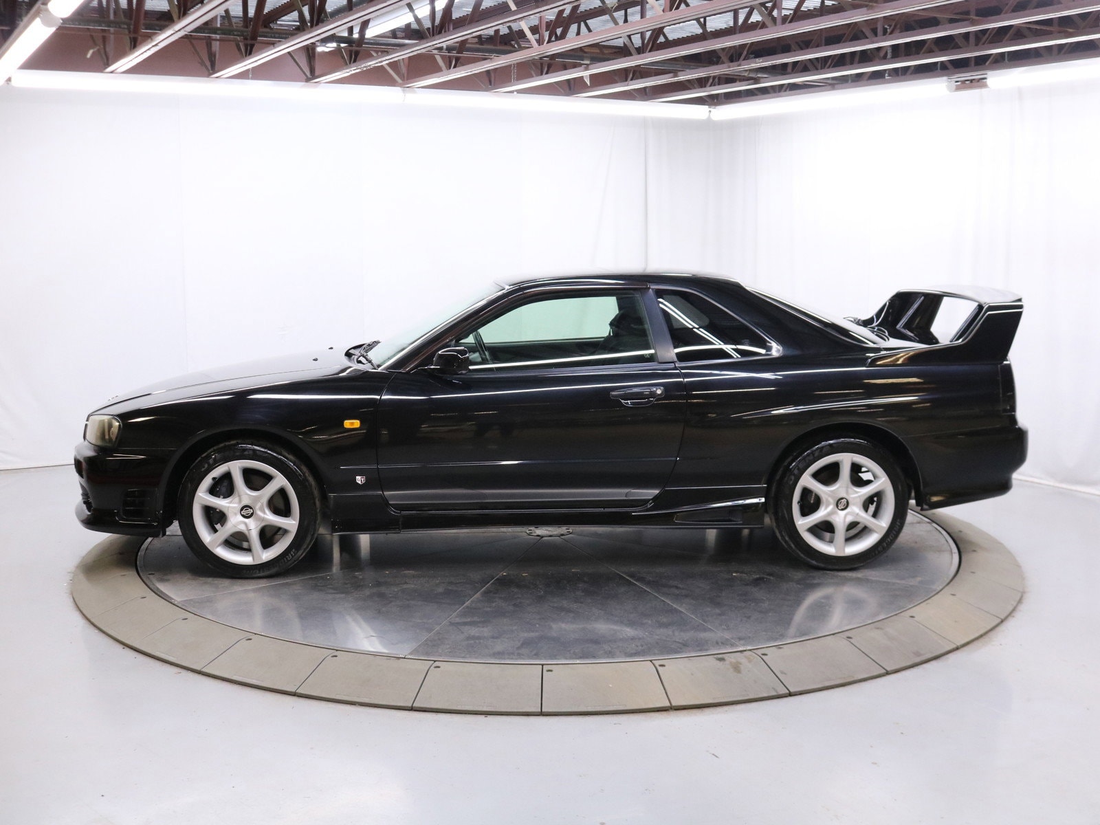 1999 Nissan Skyline 4