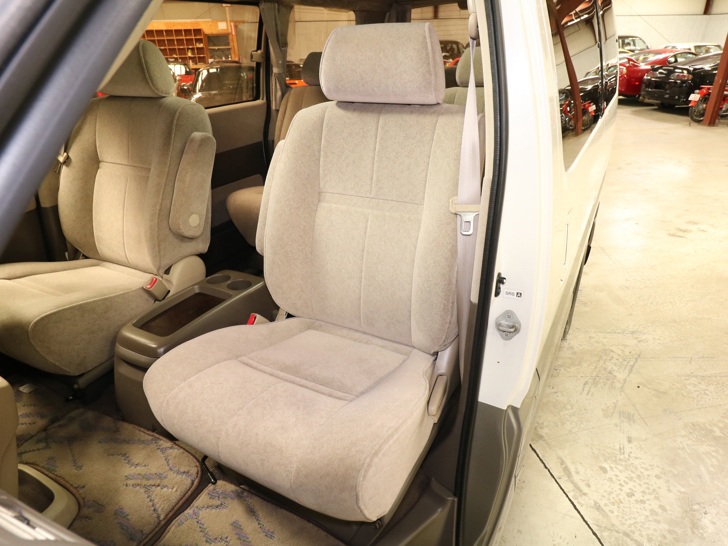 2000 Toyota Grand Hiace 16