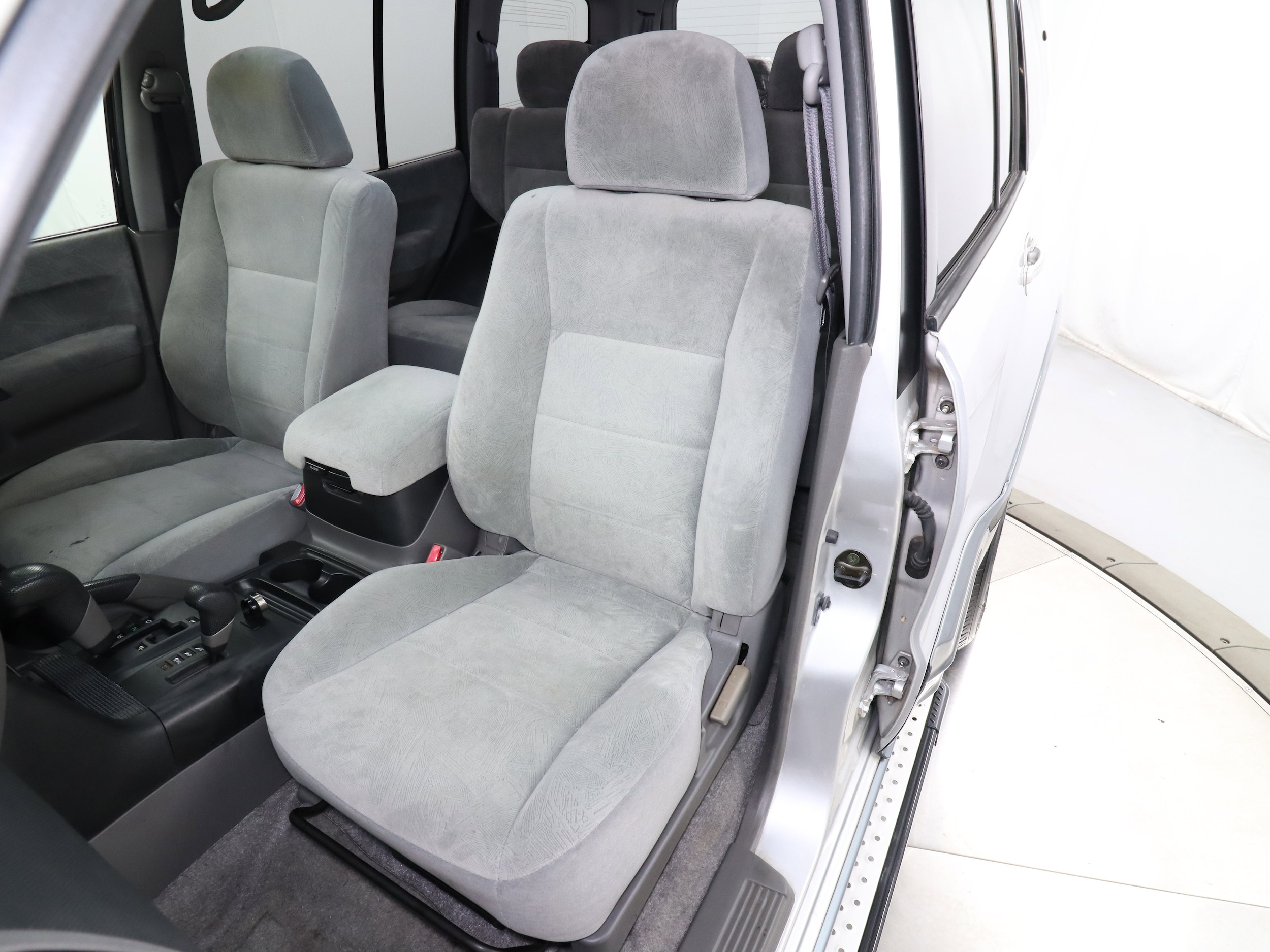2000 Mitsubishi Pajero 19