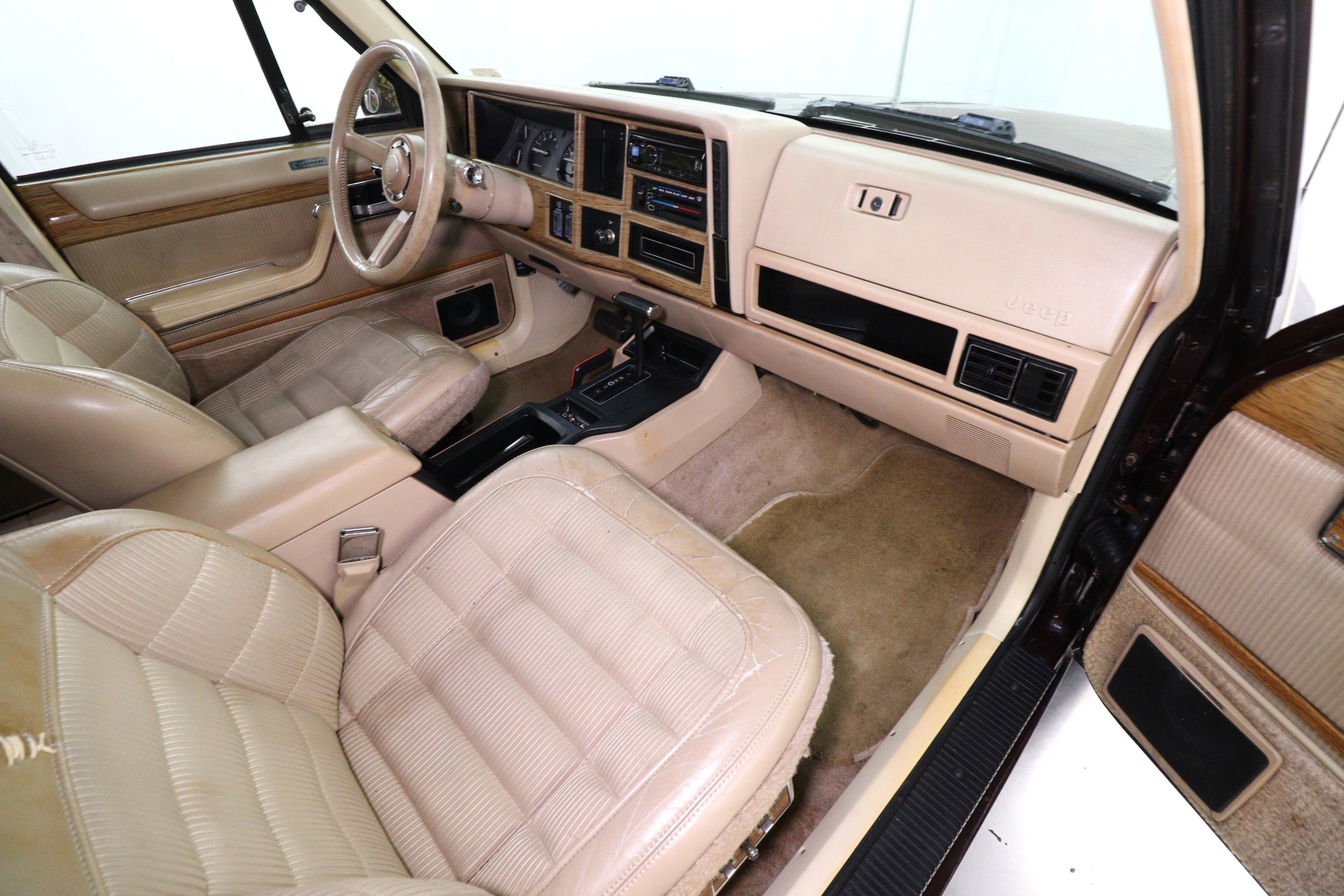 1989 Jeep Wagoneer Limited 16