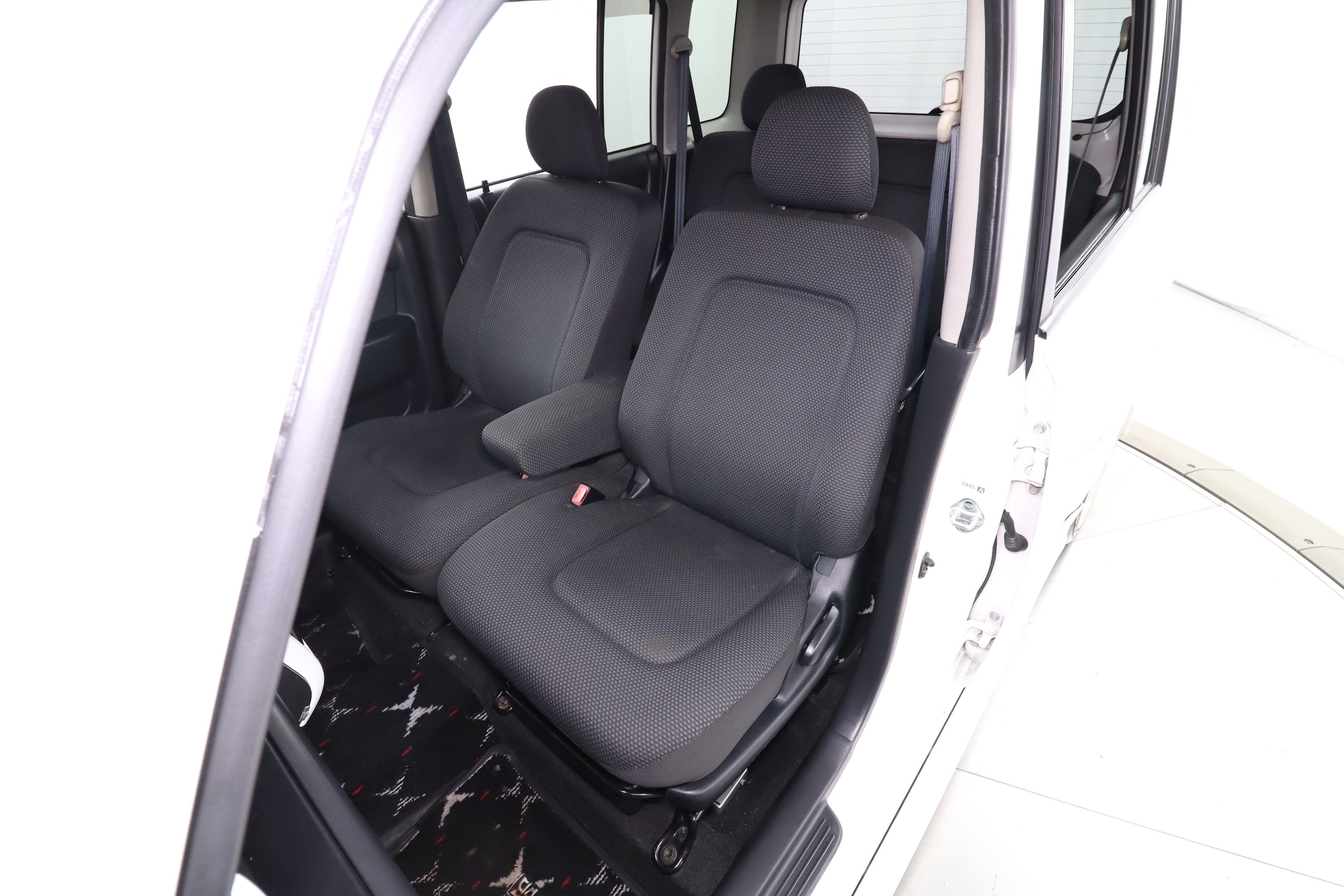 2000 Toyota bB 17