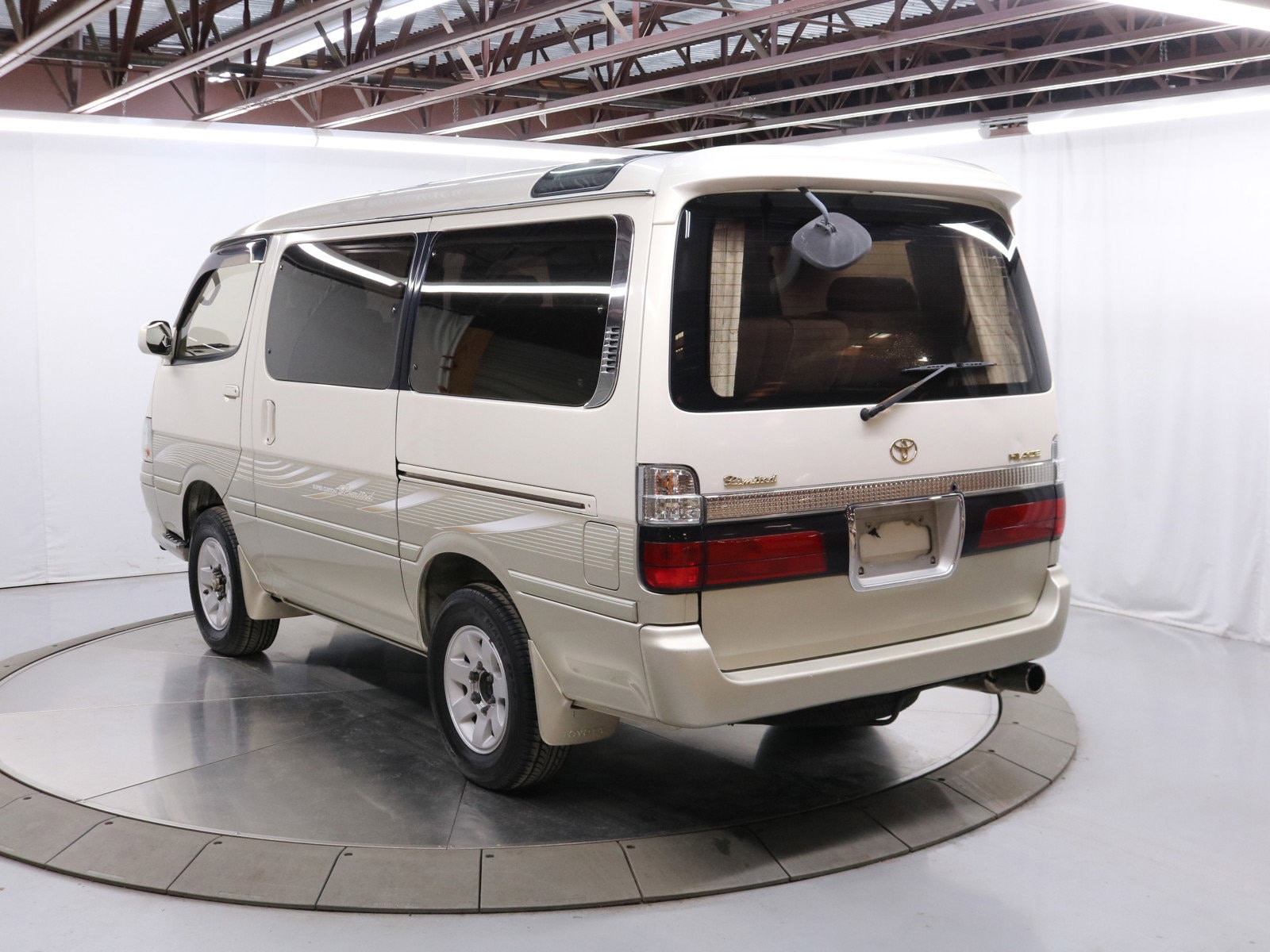 1999 Toyota Hiace 5