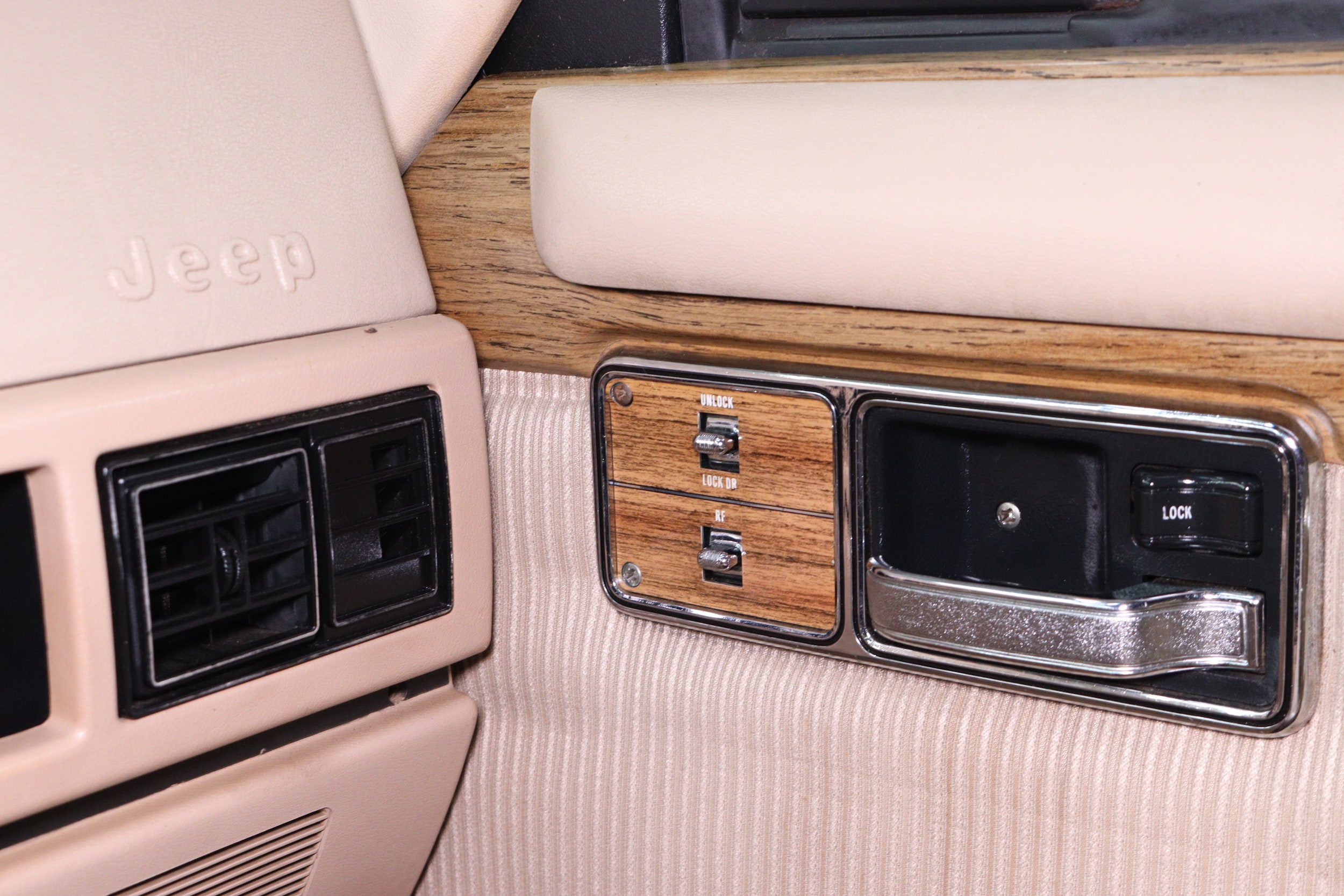 1989 Jeep Wagoneer Limited 65