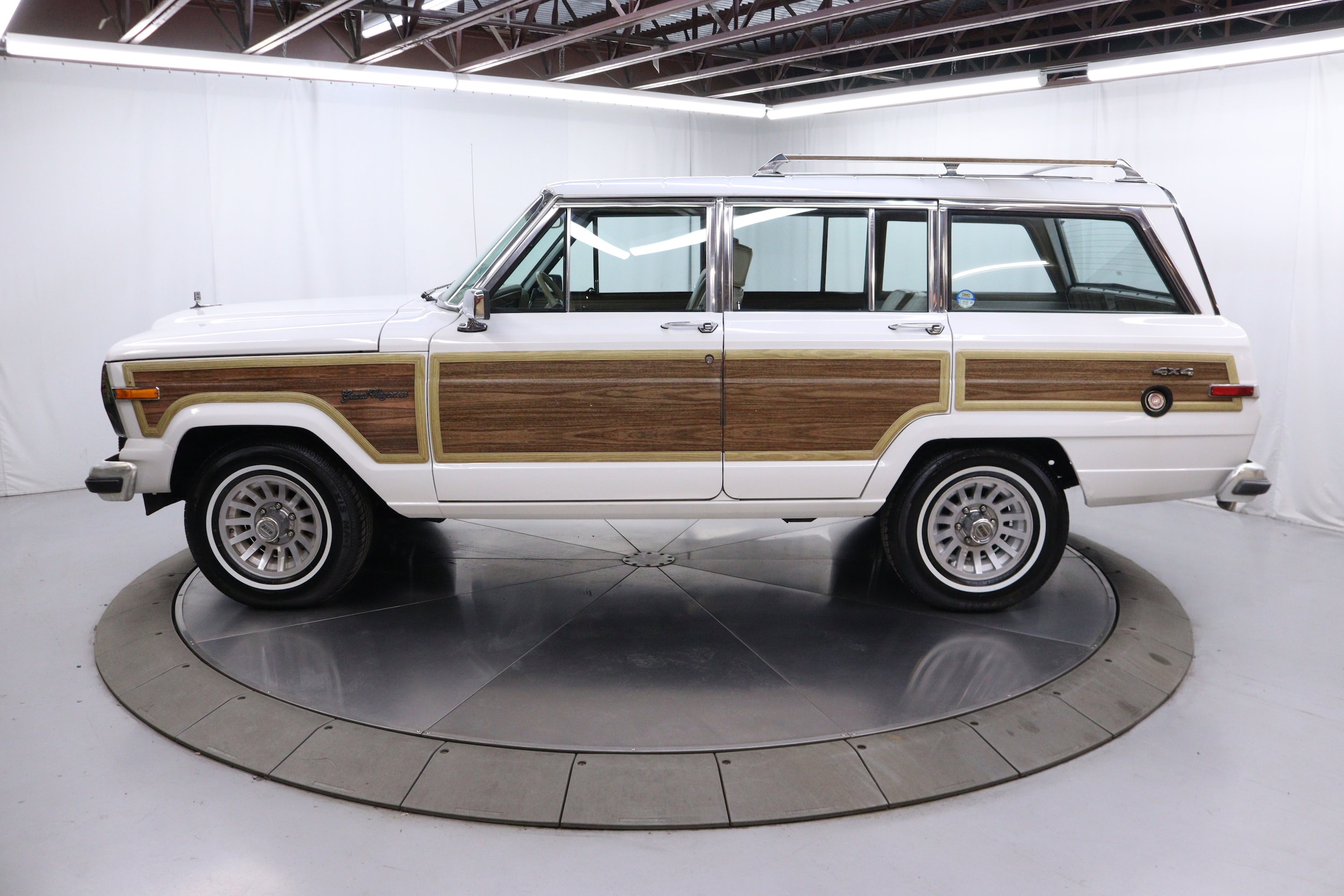 1997 Jeep Grand Wagoneer 4