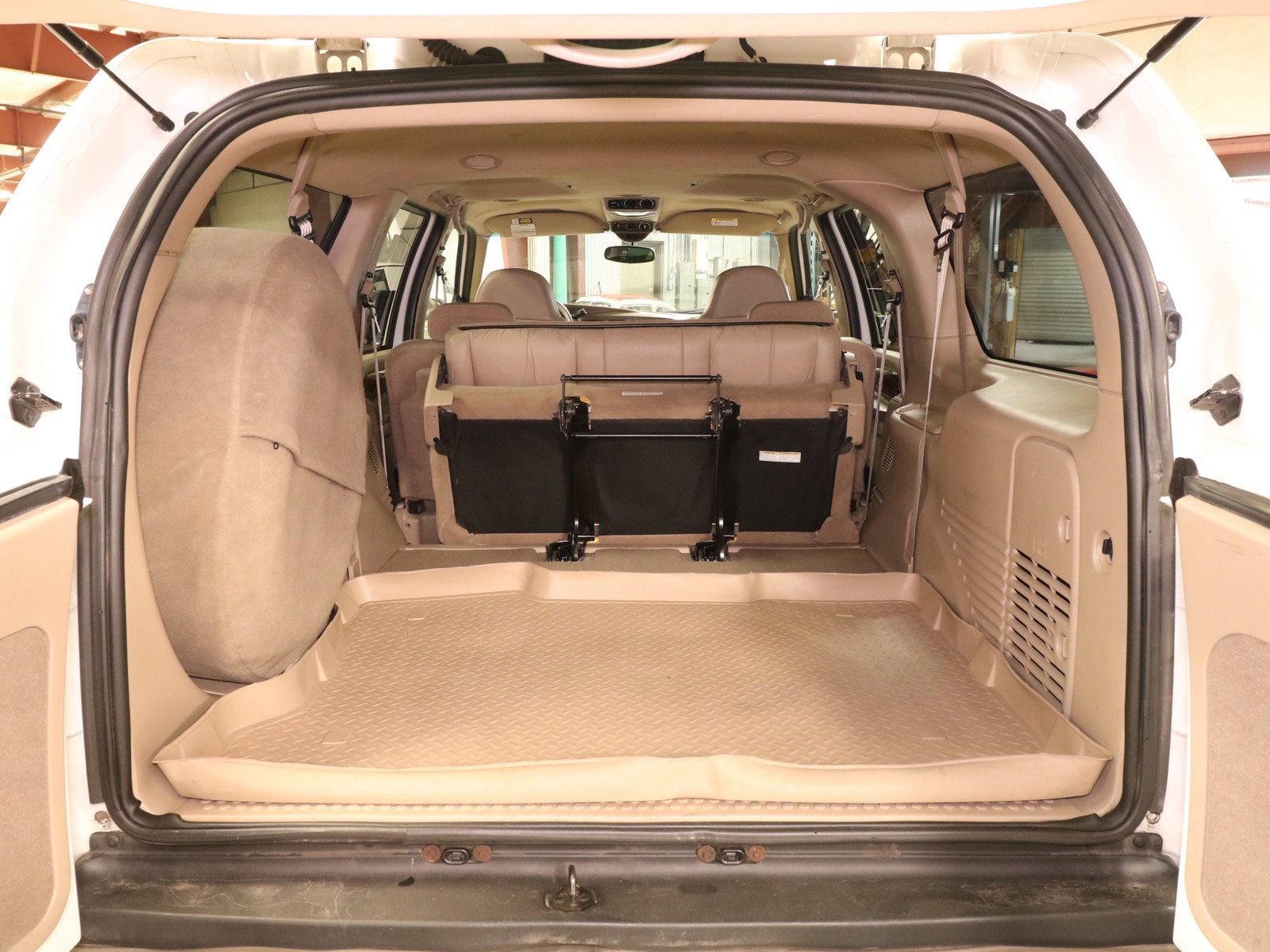 2000 Ford Excursion 29