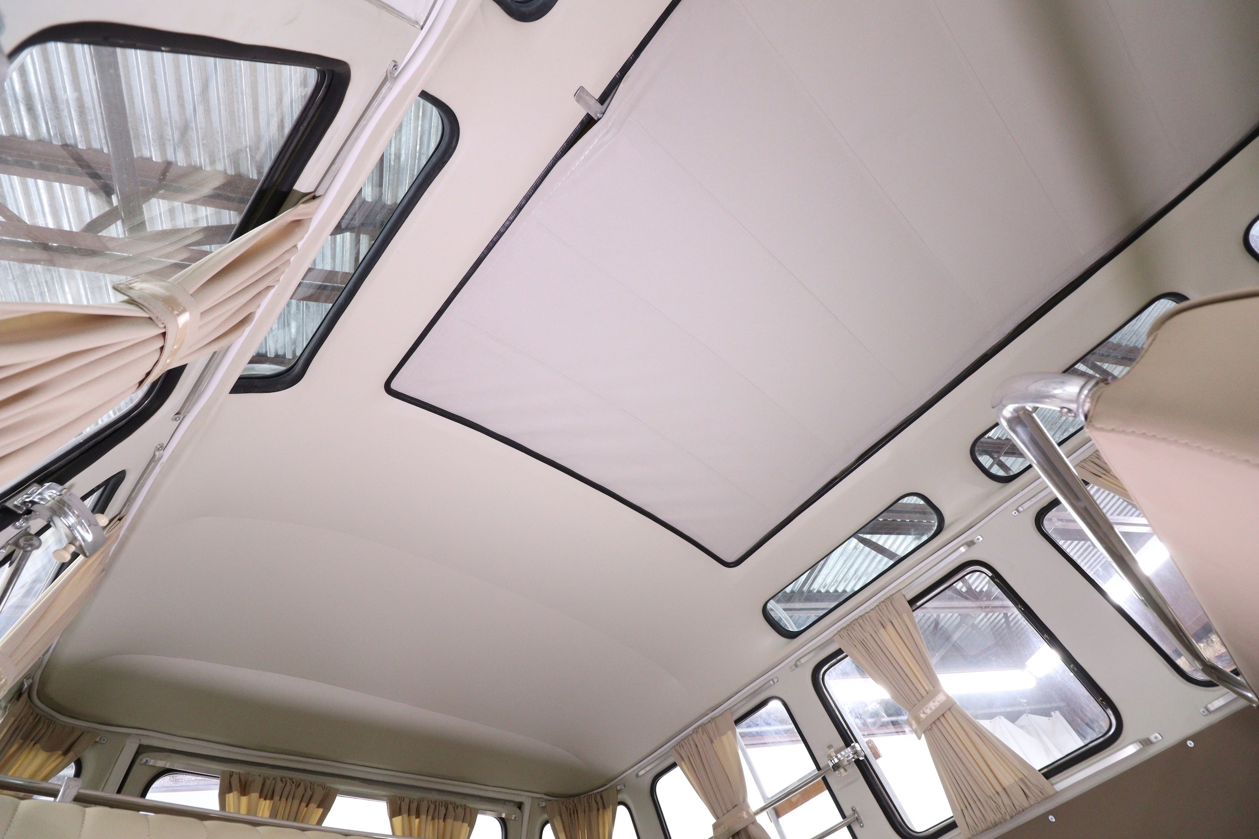 1972 Volkswagen Bus 48