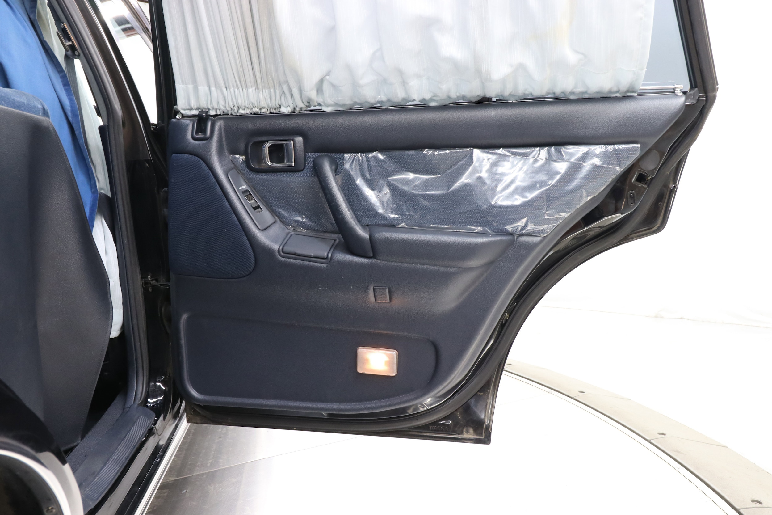 1995 Toyota Crown 28