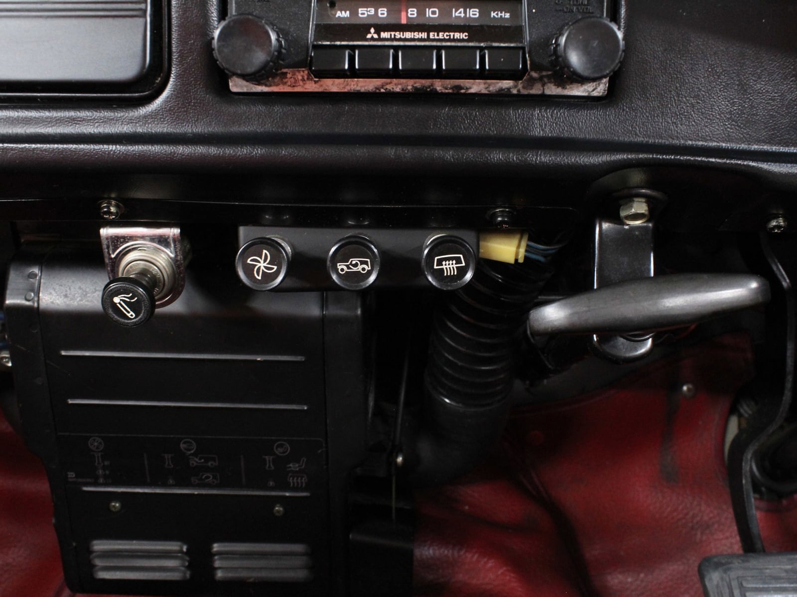 1976 Mitsubishi Jeep 13