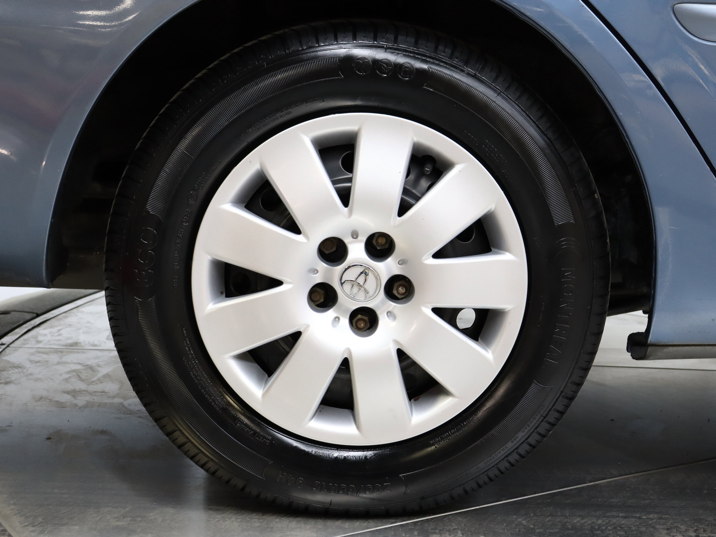 2003 Toyota Camry 32