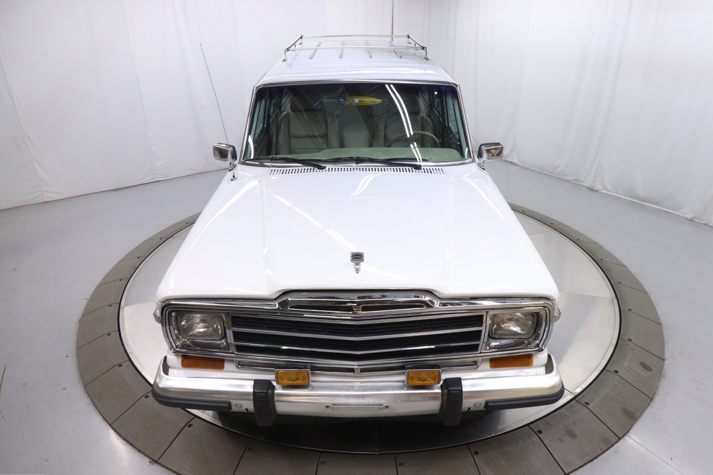 1997 Jeep Grand Wagoneer 43