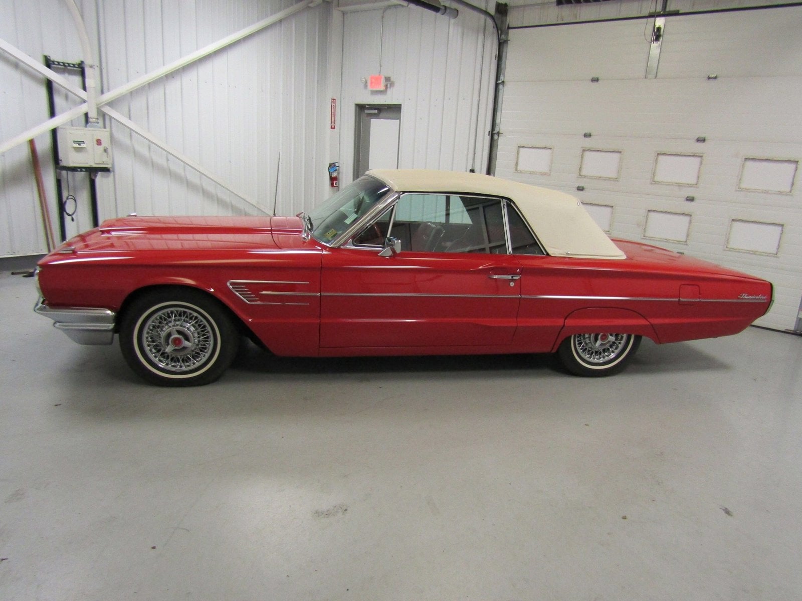 1965 Ford Thunderbird 8