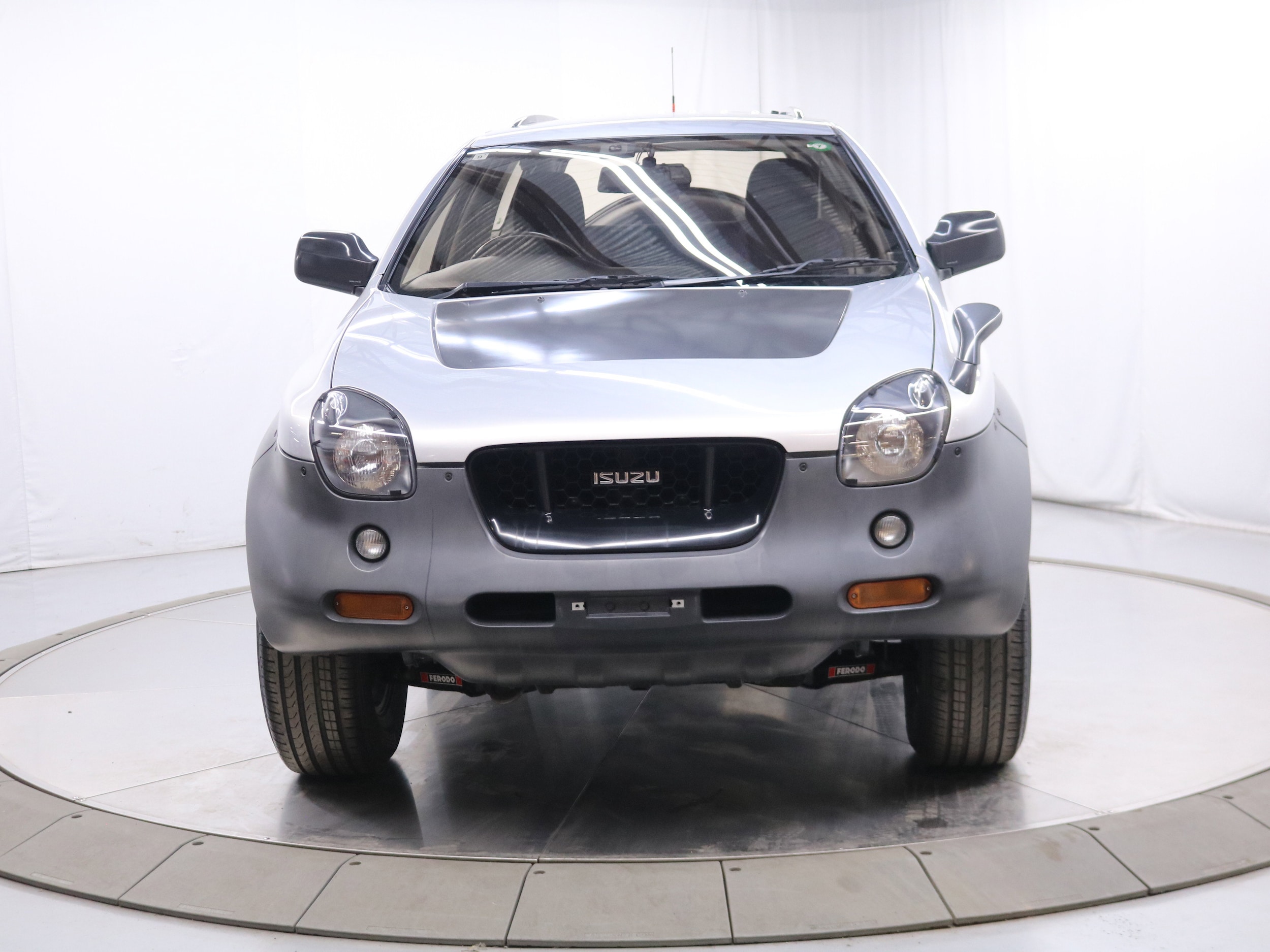 1997 Isuzu Vehicross 3