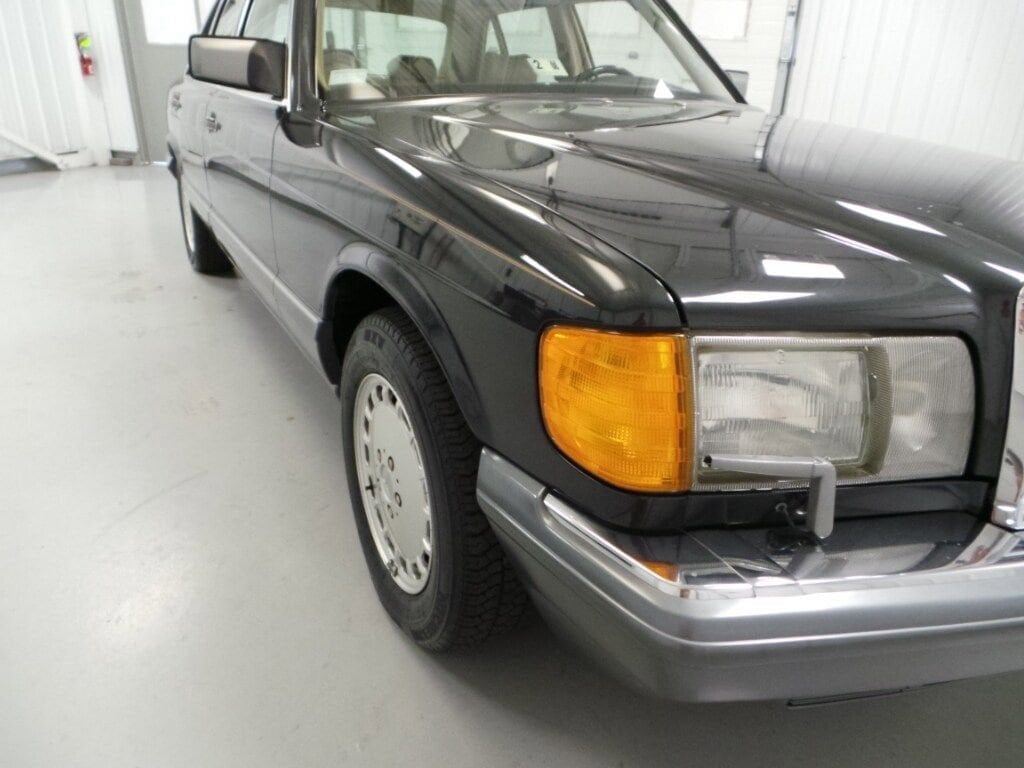 1991 Mercedes-Benz 300 SEL 33