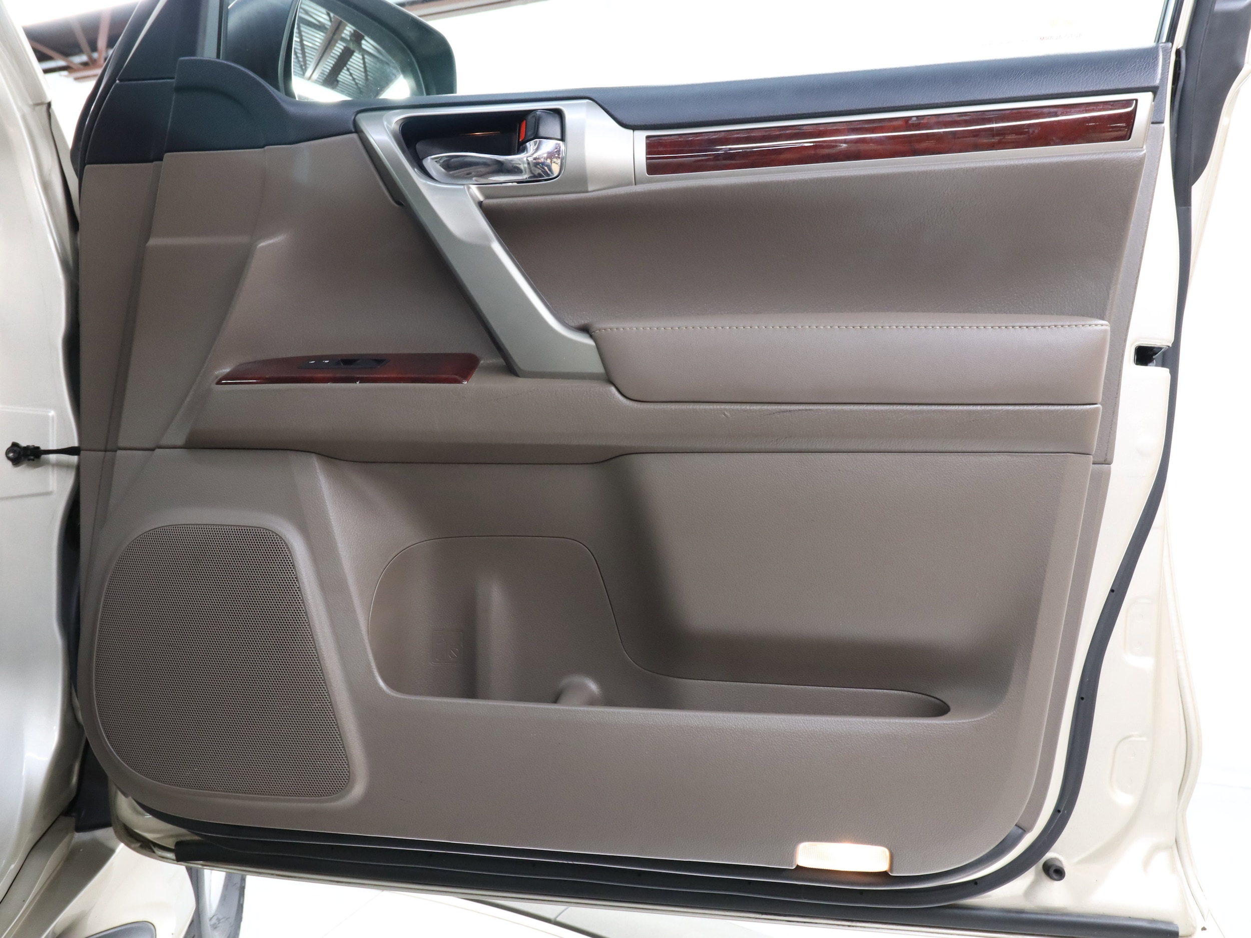 2011 Lexus GX460 24