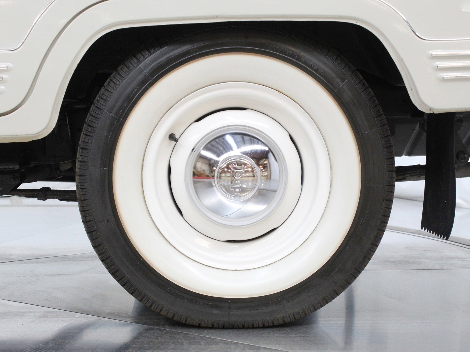 1976 Mitsubishi Jeep 32