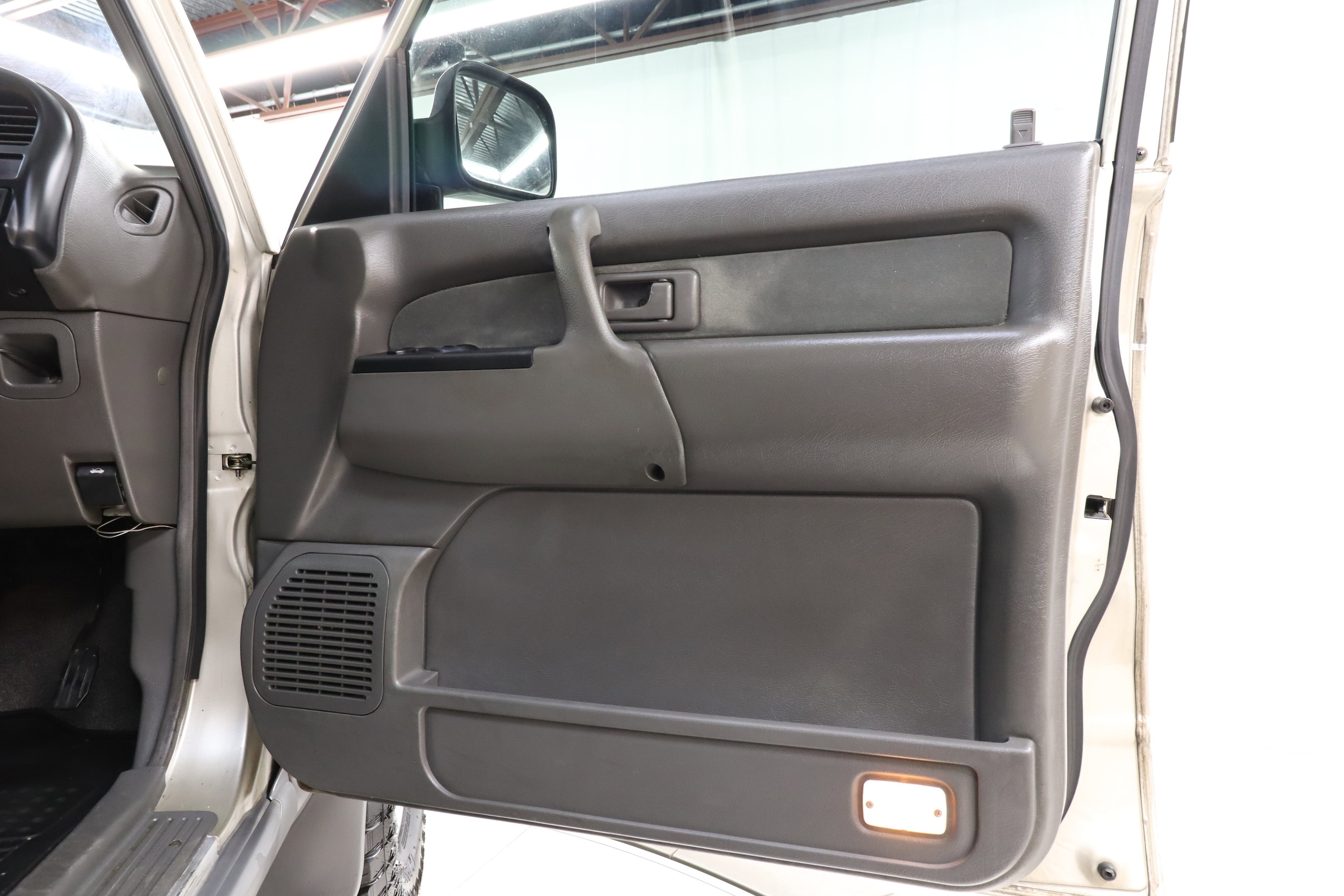 1996 Isuzu Bighorn 24