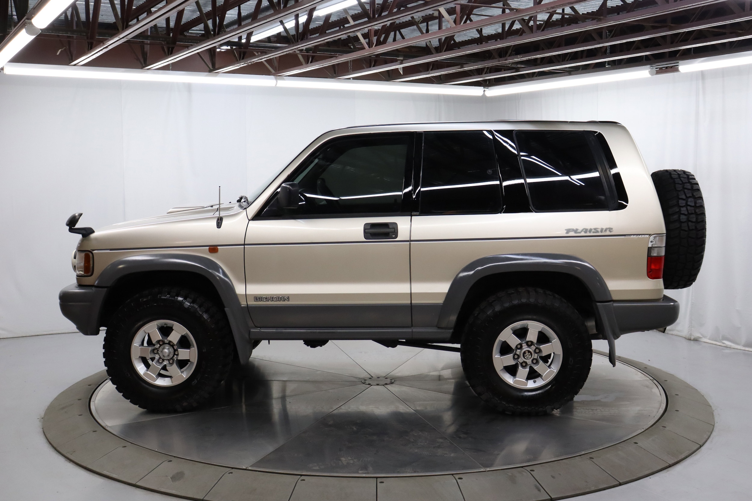 1996 Isuzu Bighorn 6