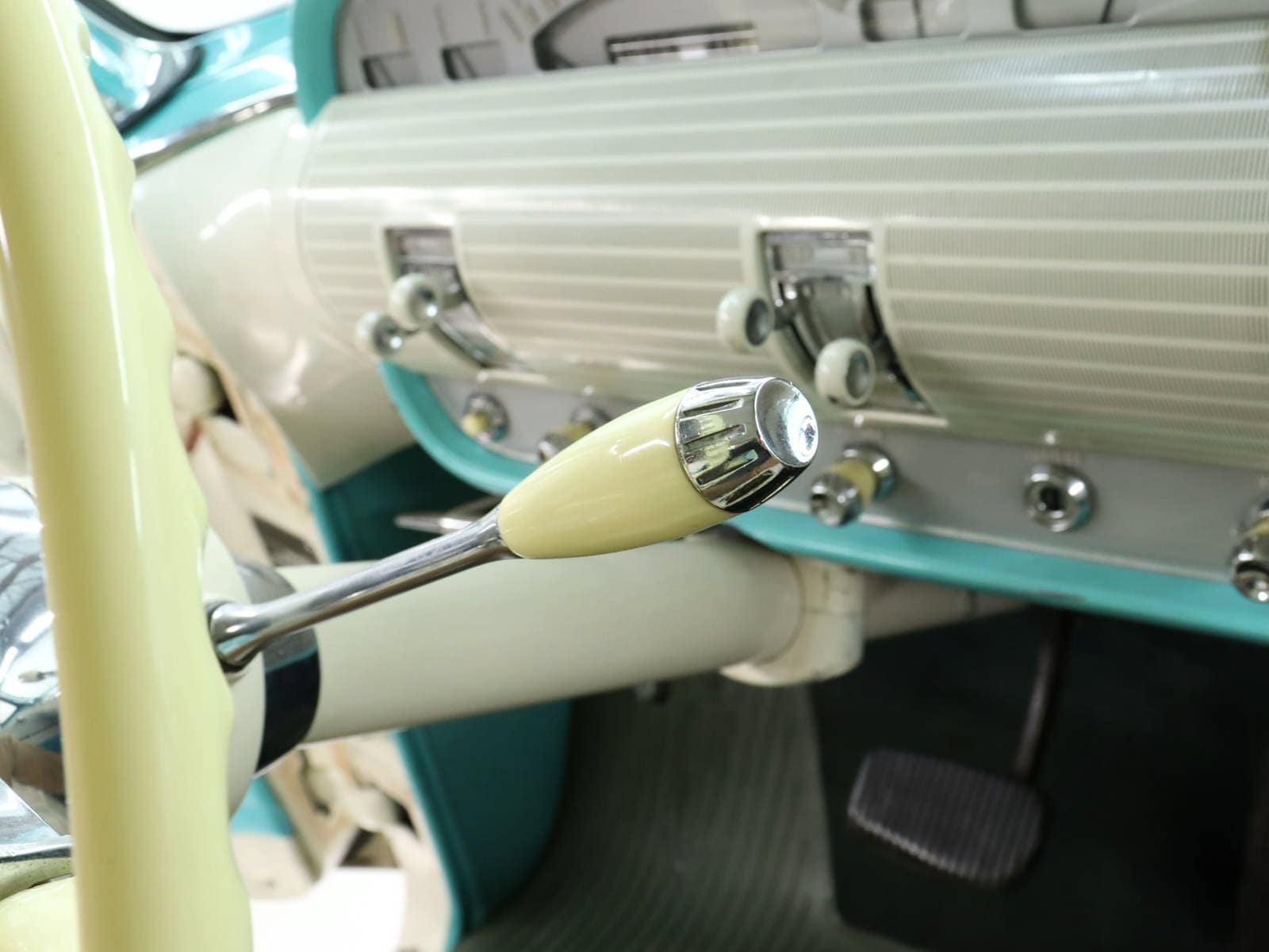 1955 Lincoln Capri 31