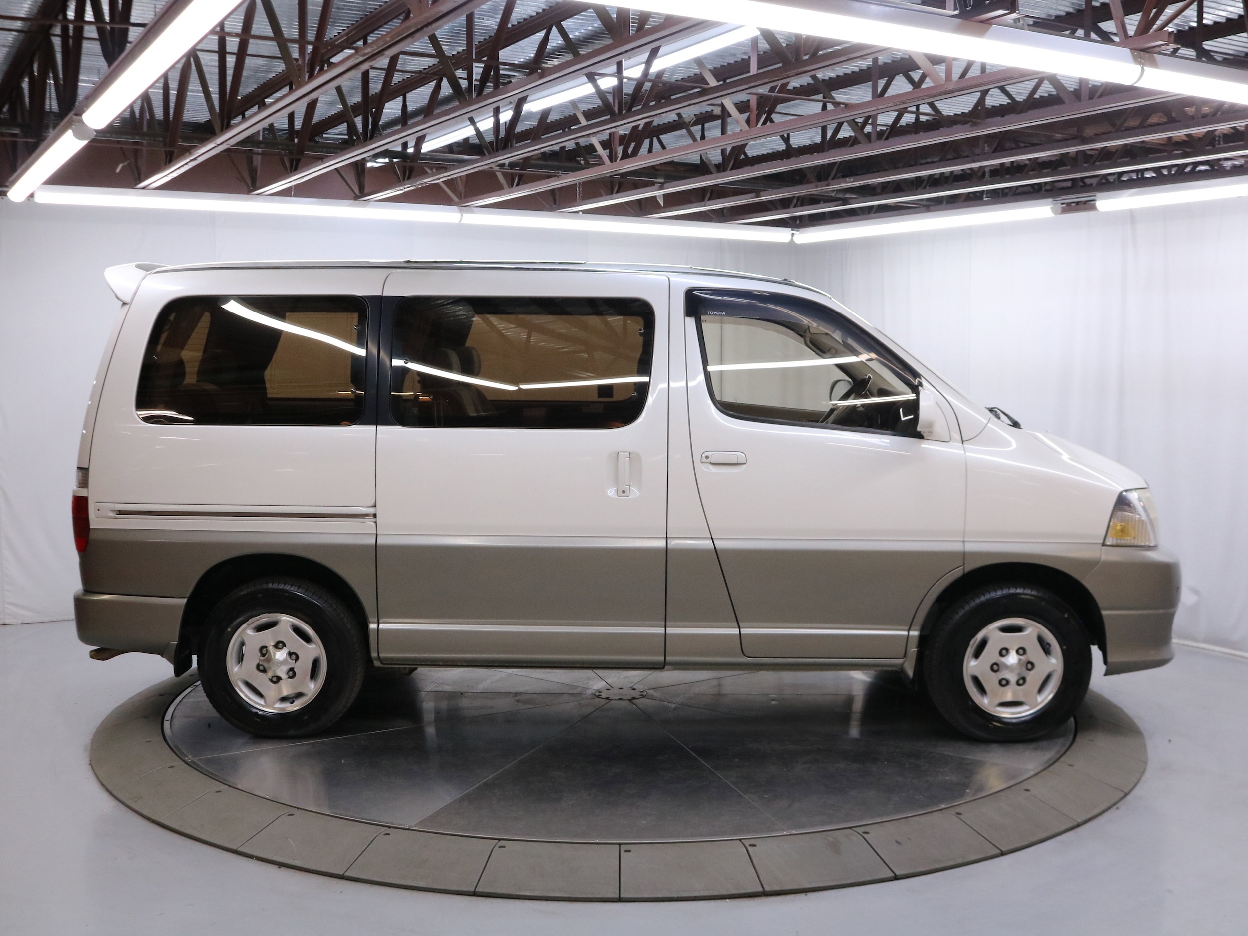 1999 Toyota Grand HiAce 10