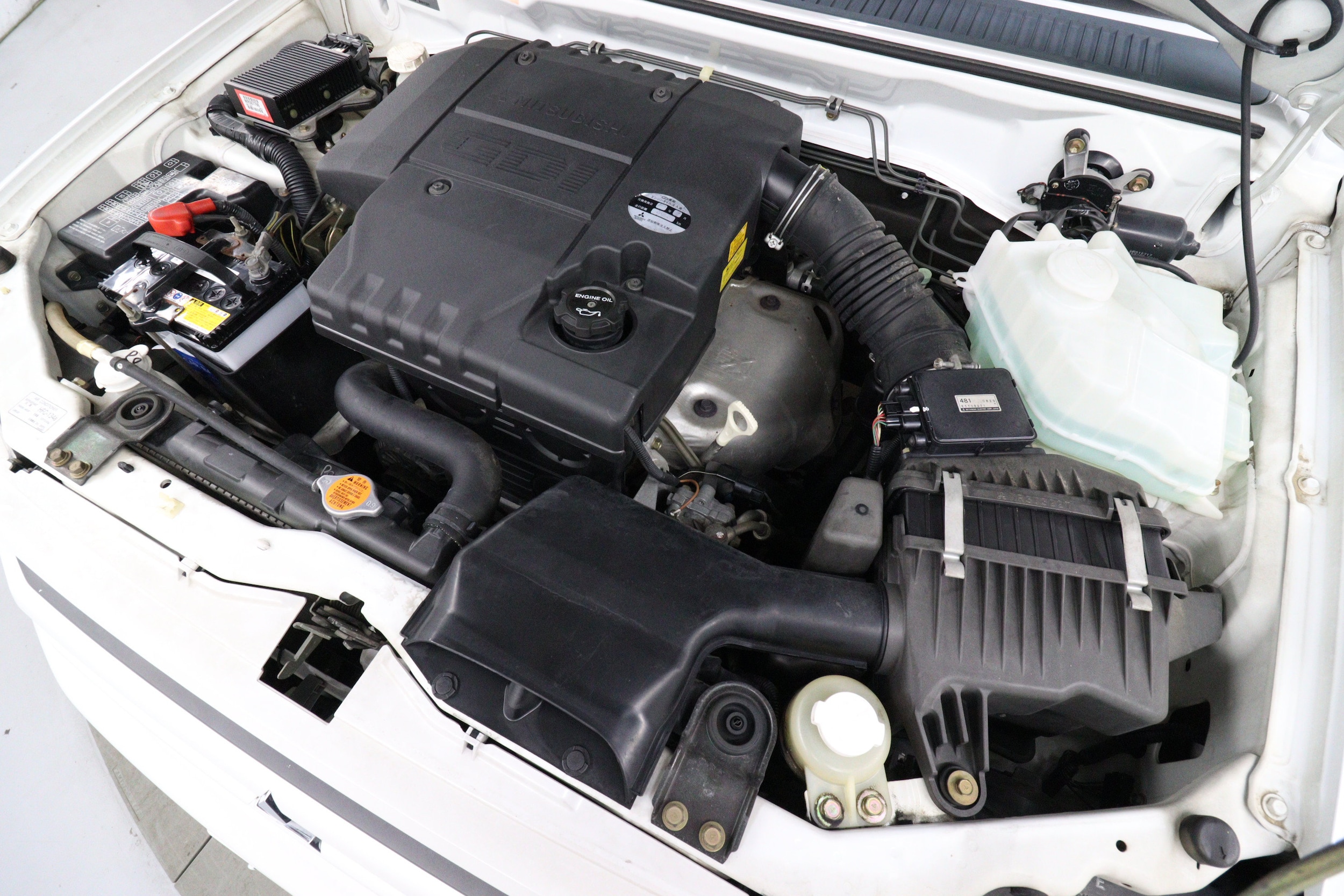 2000 Mitsubishi Pajero 29