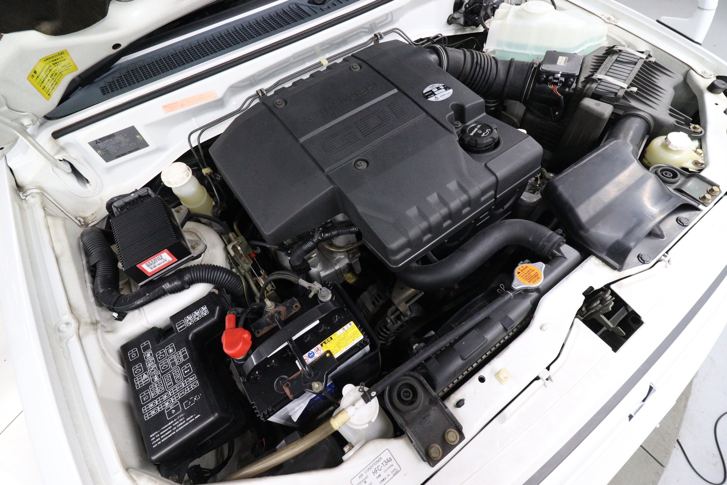 2000 Mitsubishi Pajero 27