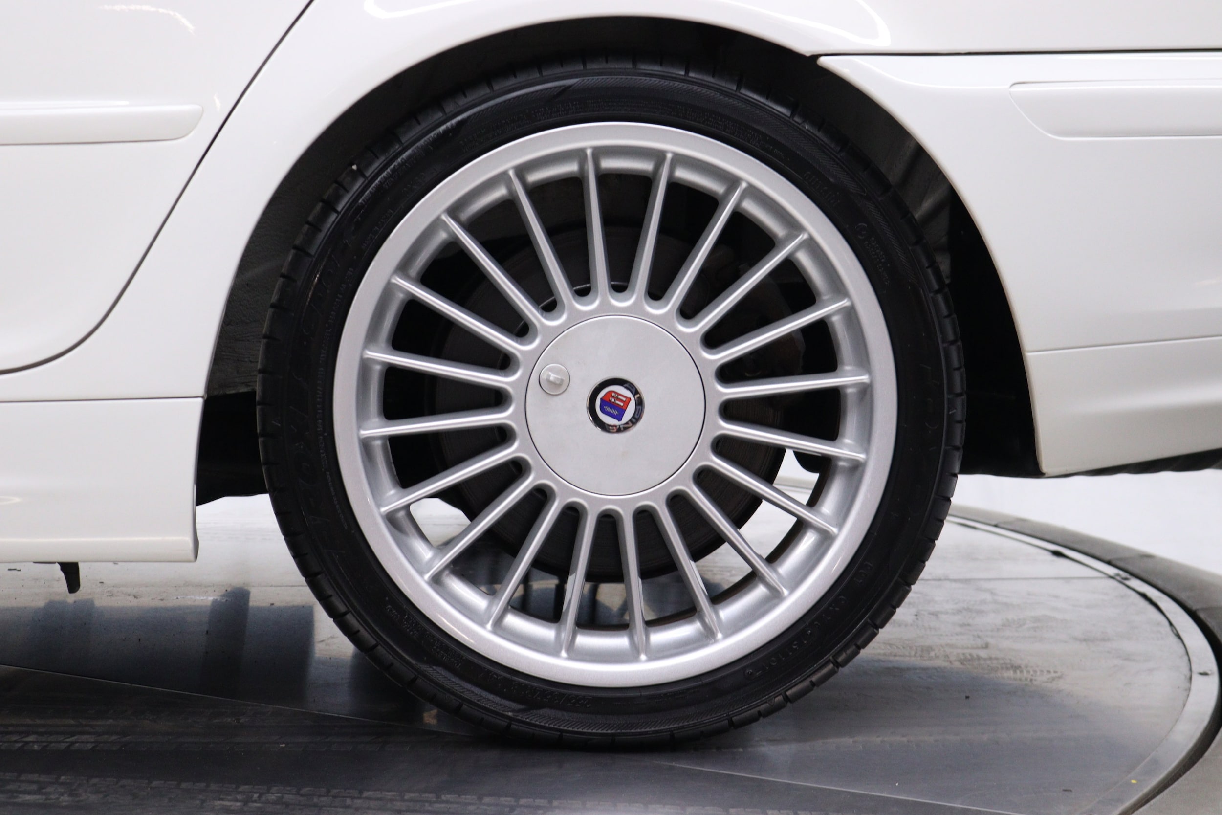 2000 BMW Alpina B3 29