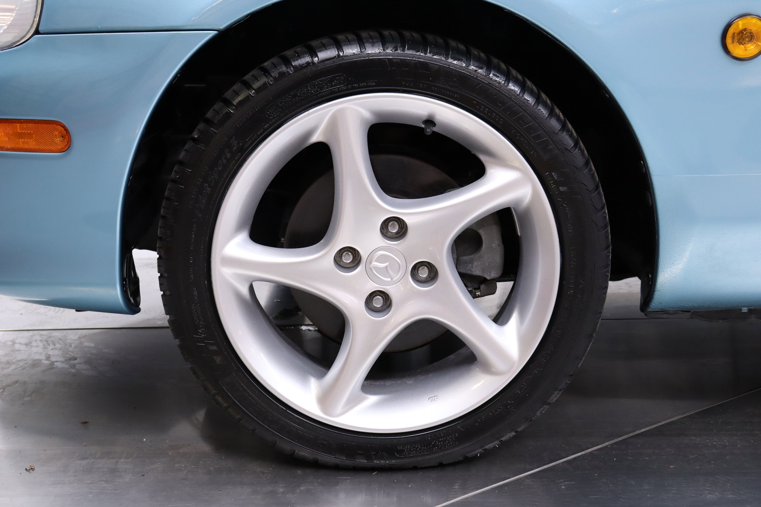 2000 Mazda Roadster 32