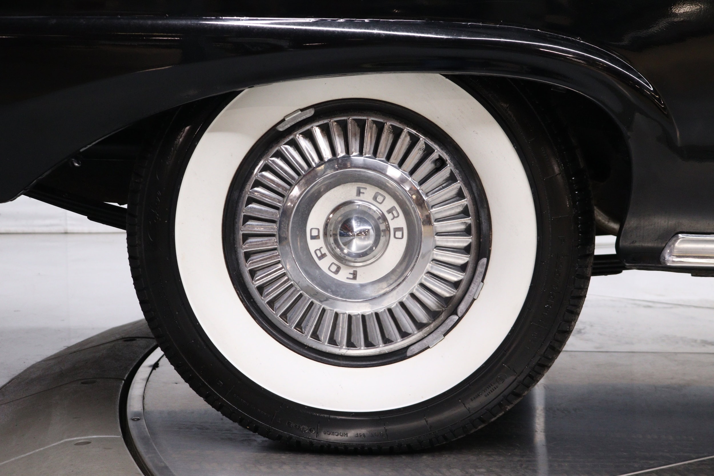 1957 Ford Fairlane 27