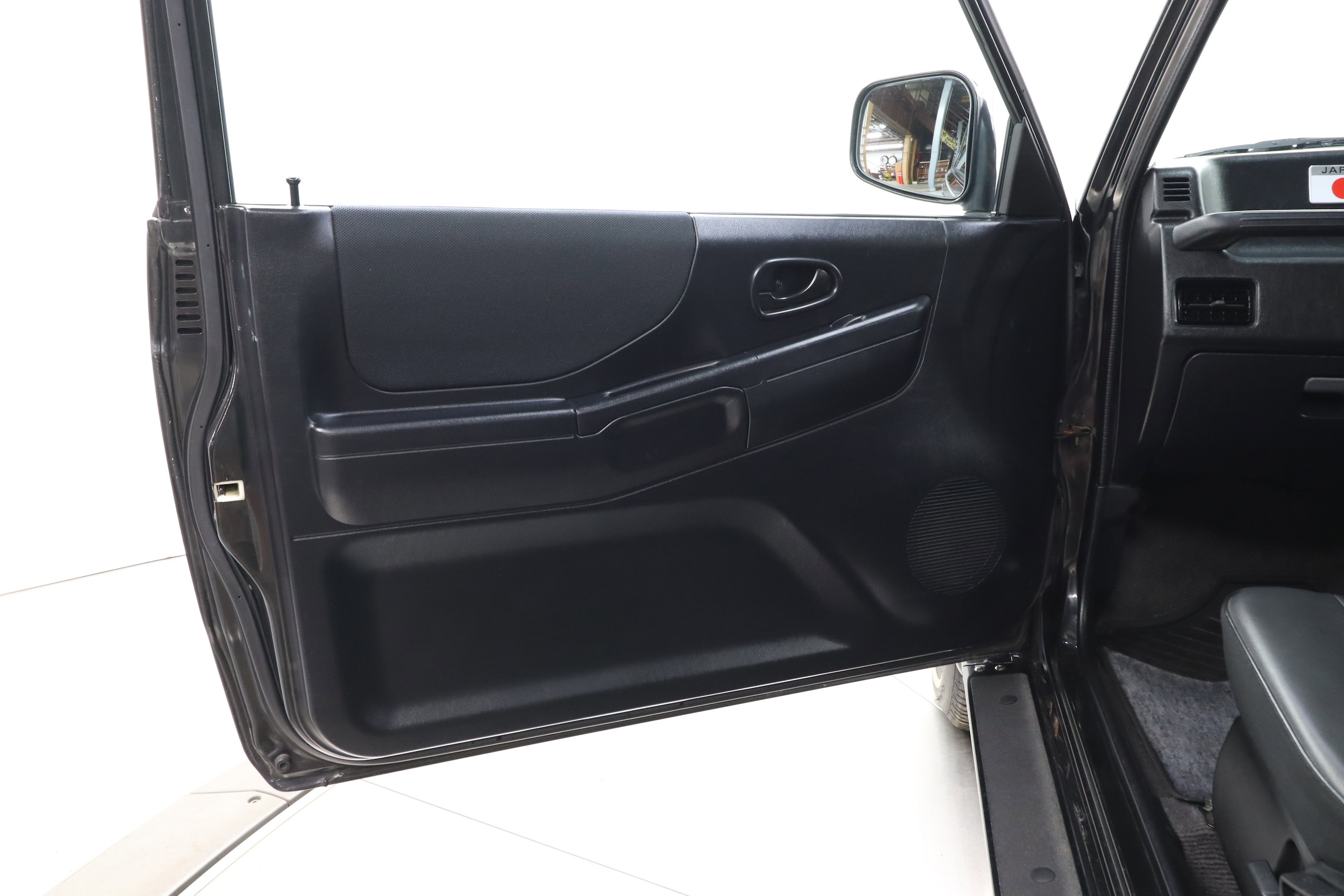 1998 Mitsubishi Pajero Jr 24