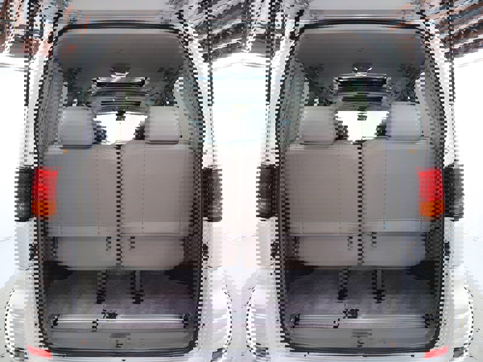 1998 Nissan Elgrand 23