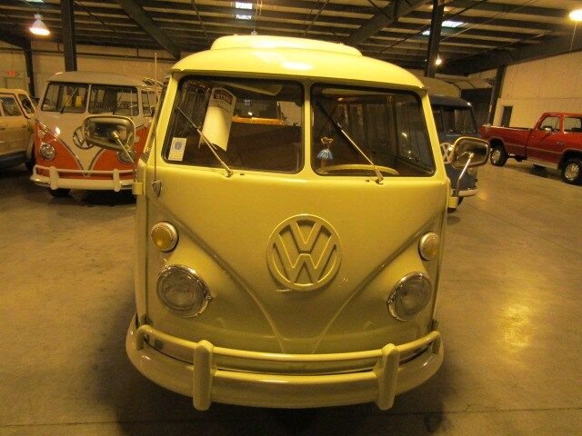 1967 Volkswagen Bus 2