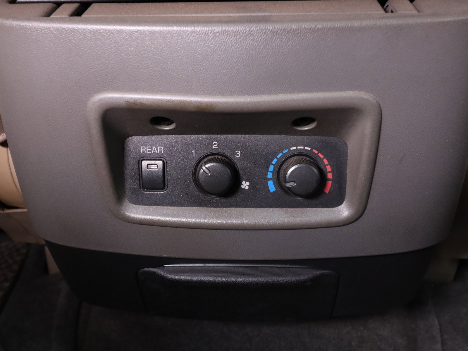 1999 Mitsubishi Pajero 52