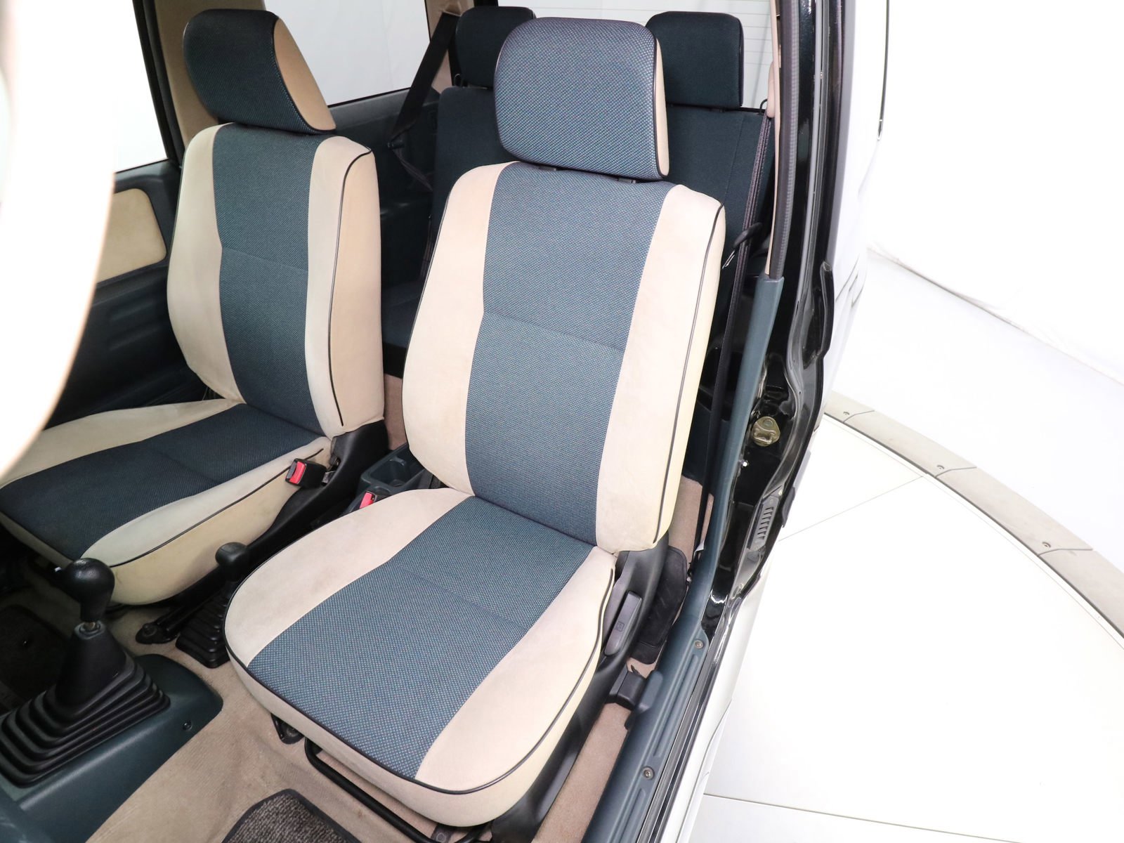 1999 Mitsubishi Pajero 21
