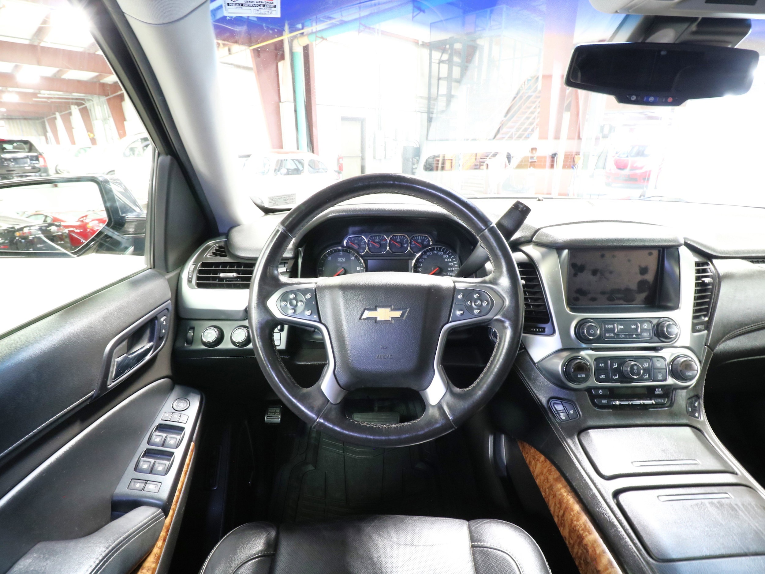 2015 Chevrolet Suburban 10