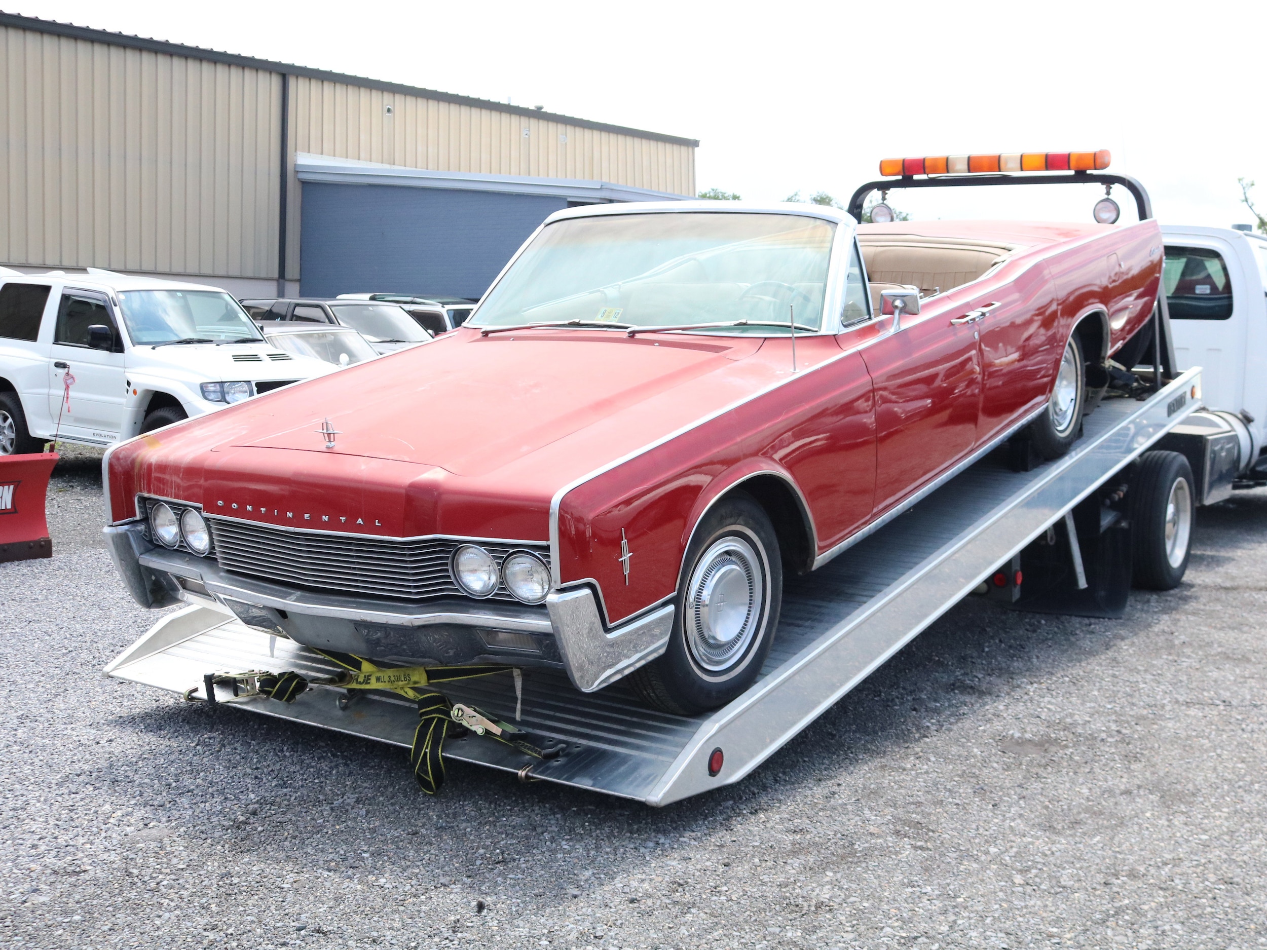 1966 Lincoln Continental 2