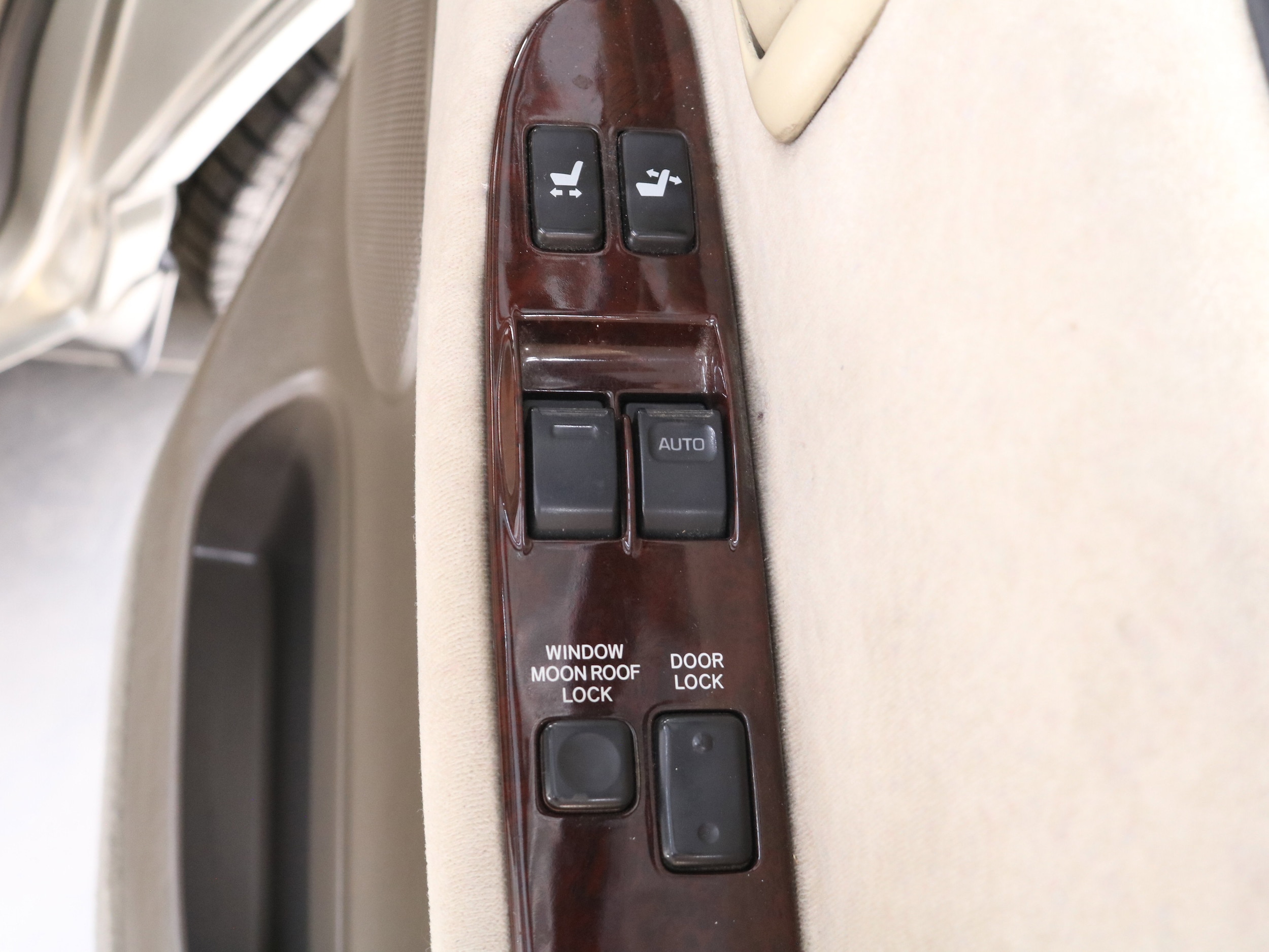 2000 Toyota Grand Hiace 24