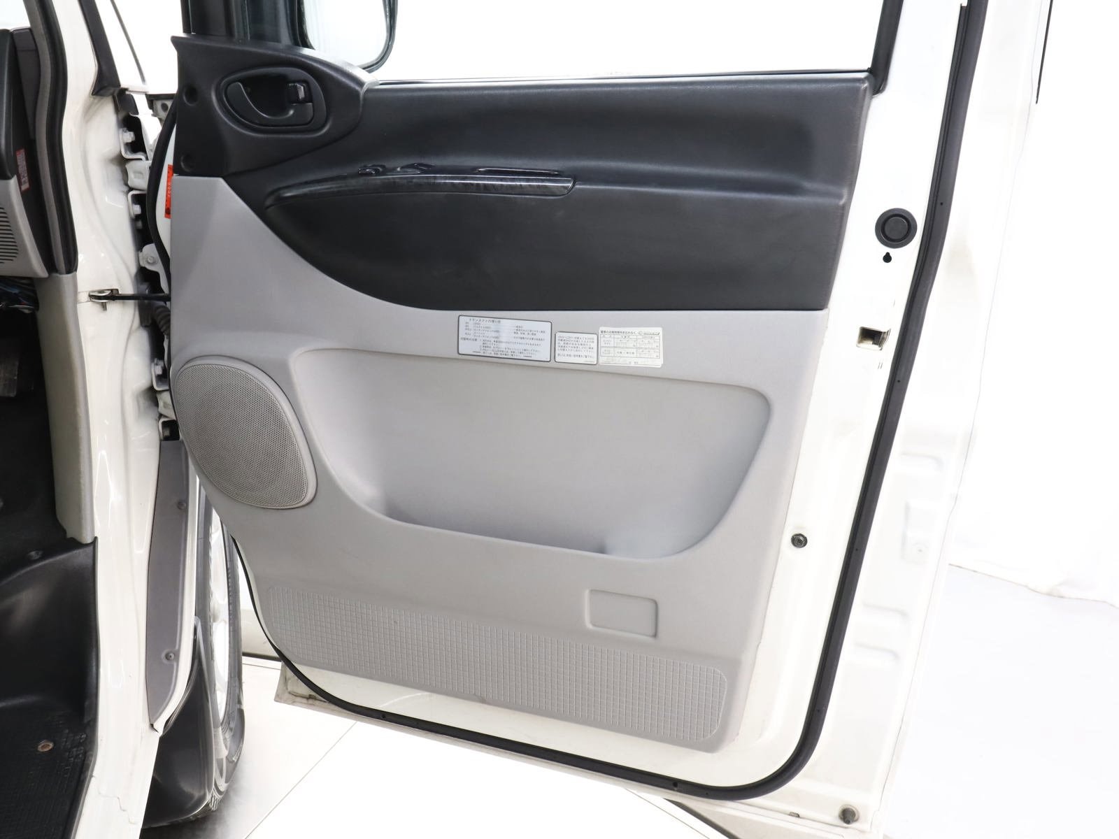 1998 Mitsubishi Delica 22