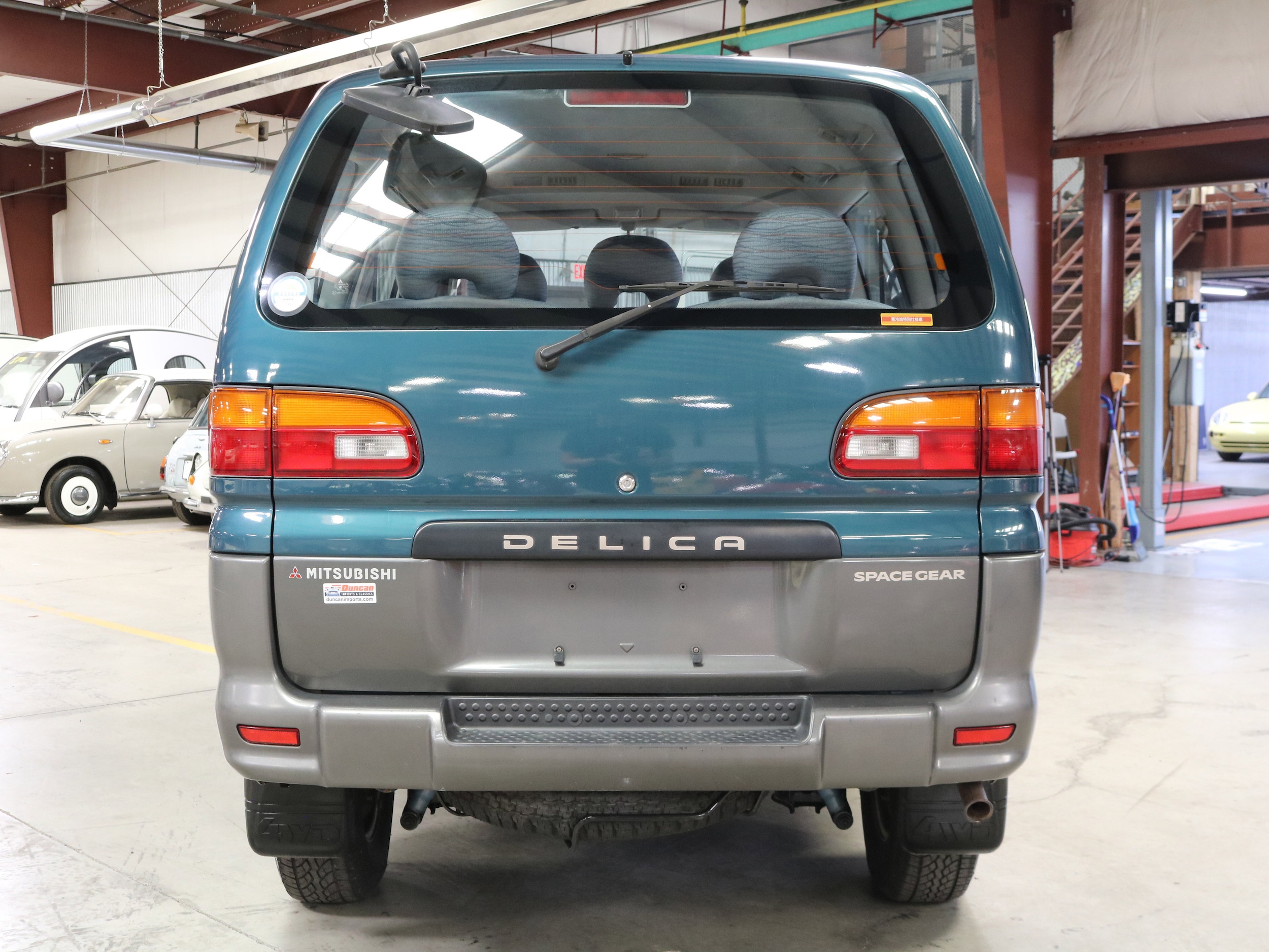 1994 Mitsubishi Delica 8