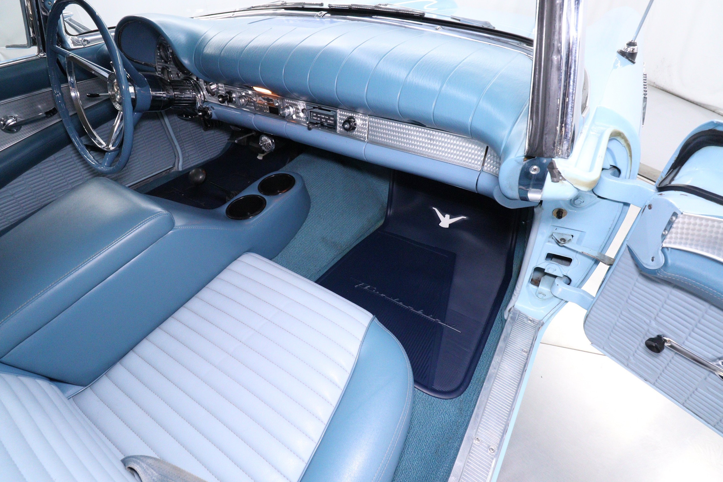 1957 Ford Thunderbird 41