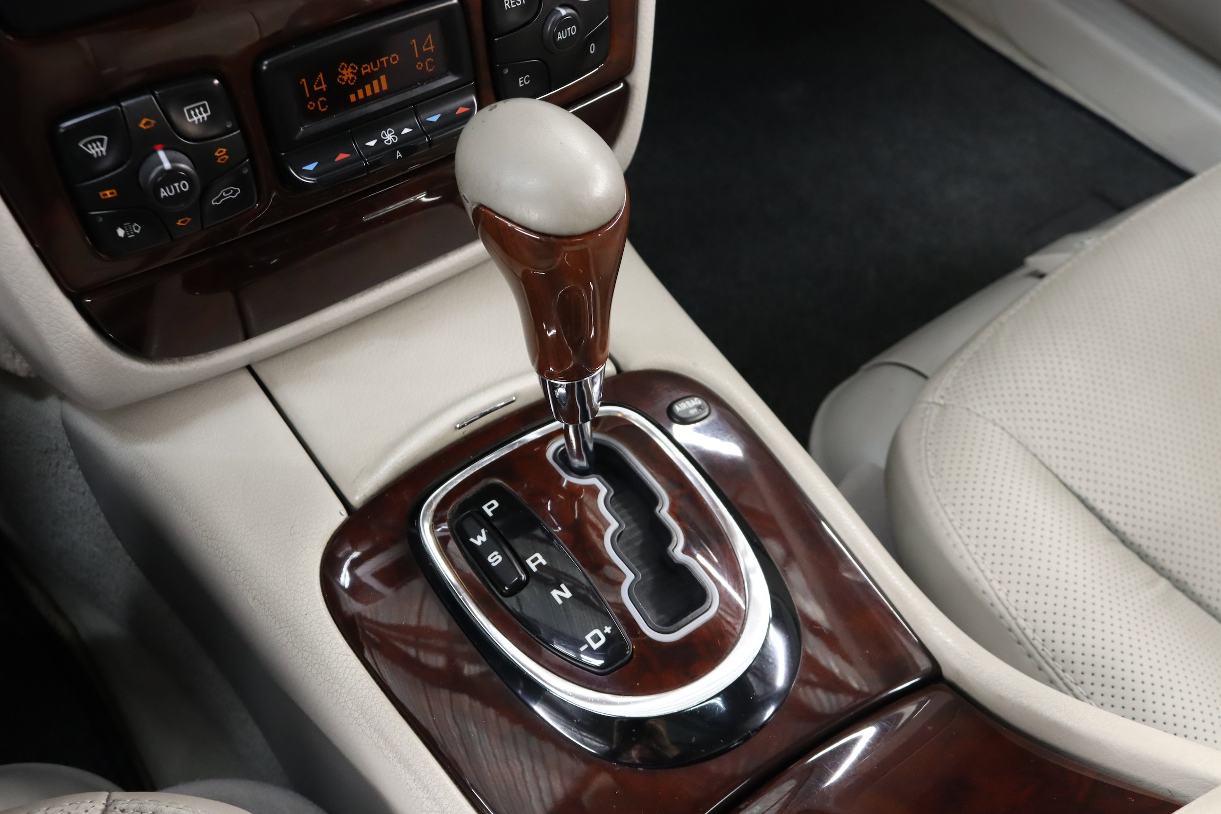2000 Mercedes-Benz S500 17