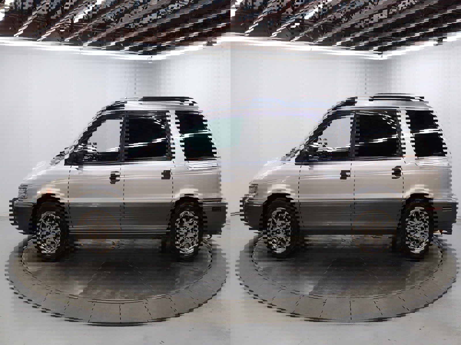 1995 Mitsubishi Chariot 3
