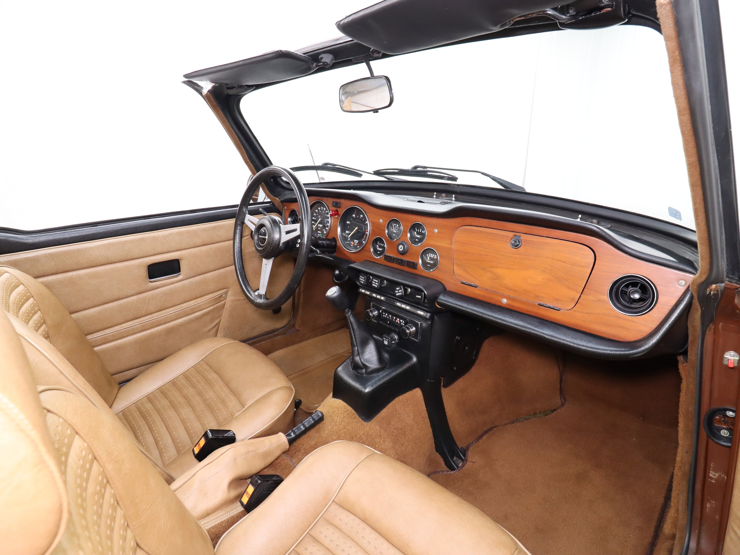 1976 Triumph TR6 39