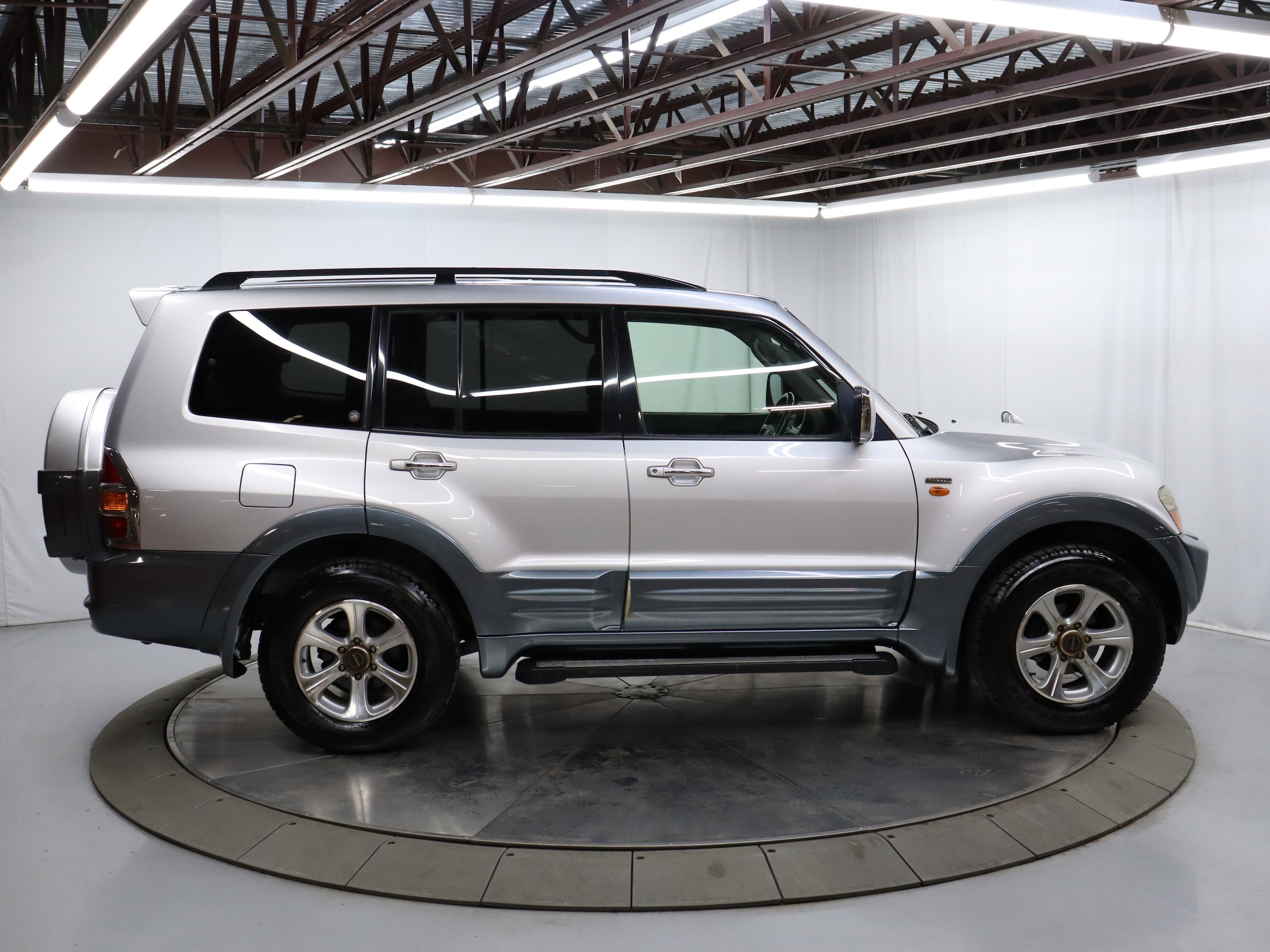 2000 Mitsubishi Pajero 8